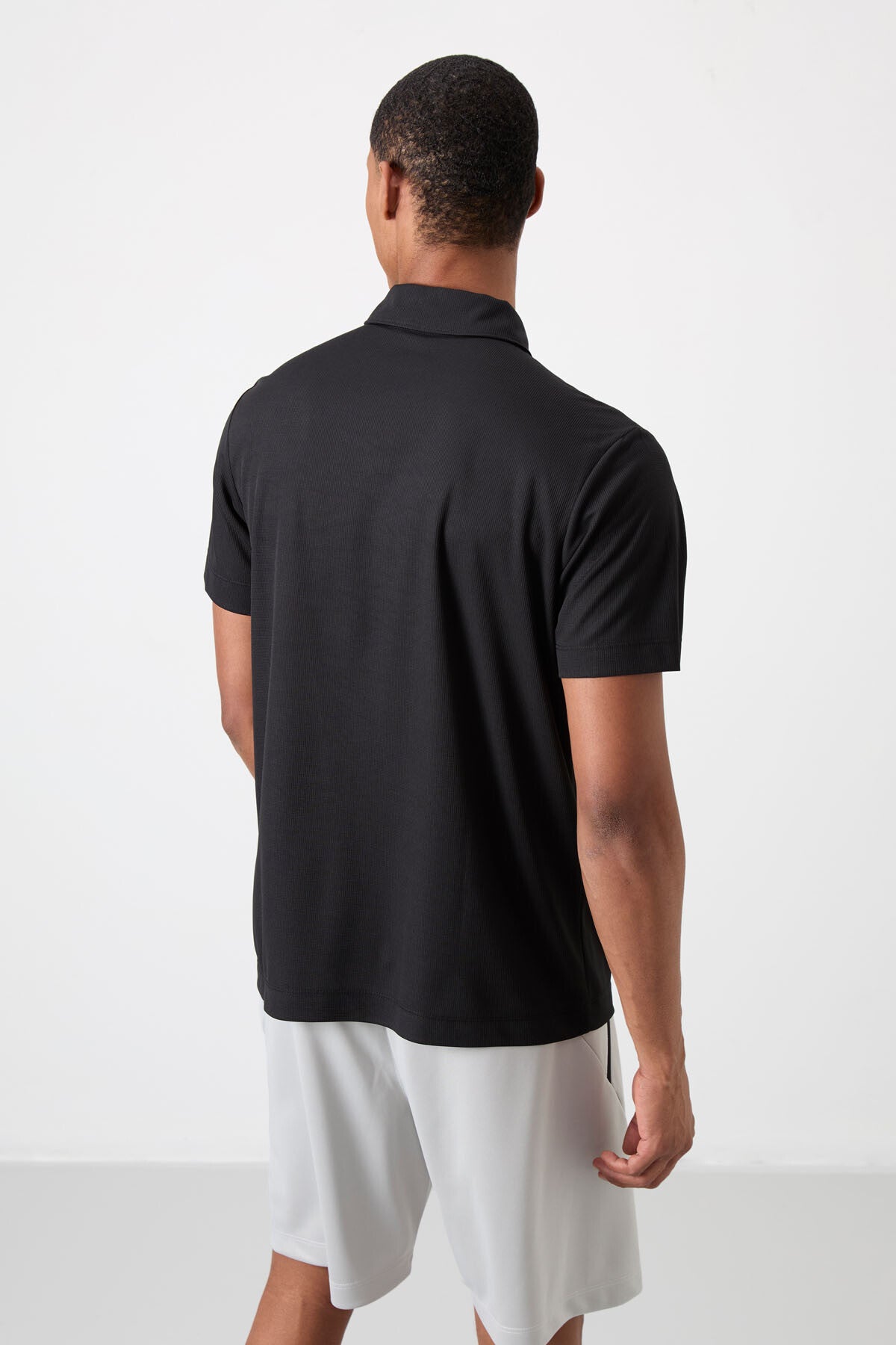 Image of Siyah Nefes Alan Dokulu İnce Esnek Standart Fit Polo Yaka Erkek Performans T-Shirt - 88392