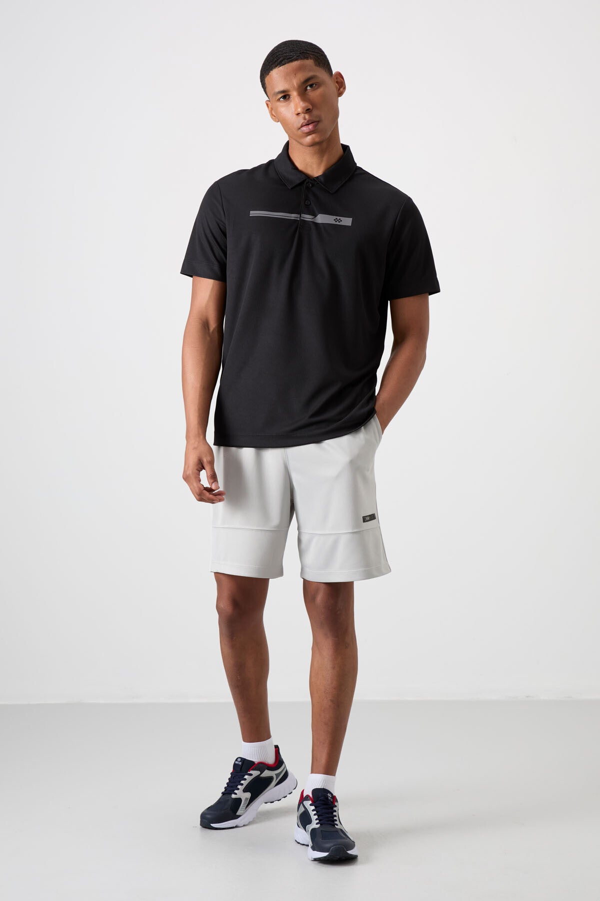 Image of Siyah Nefes Alan Dokulu İnce Esnek Standart Fit Polo Yaka Erkek Performans T-Shirt - 88393