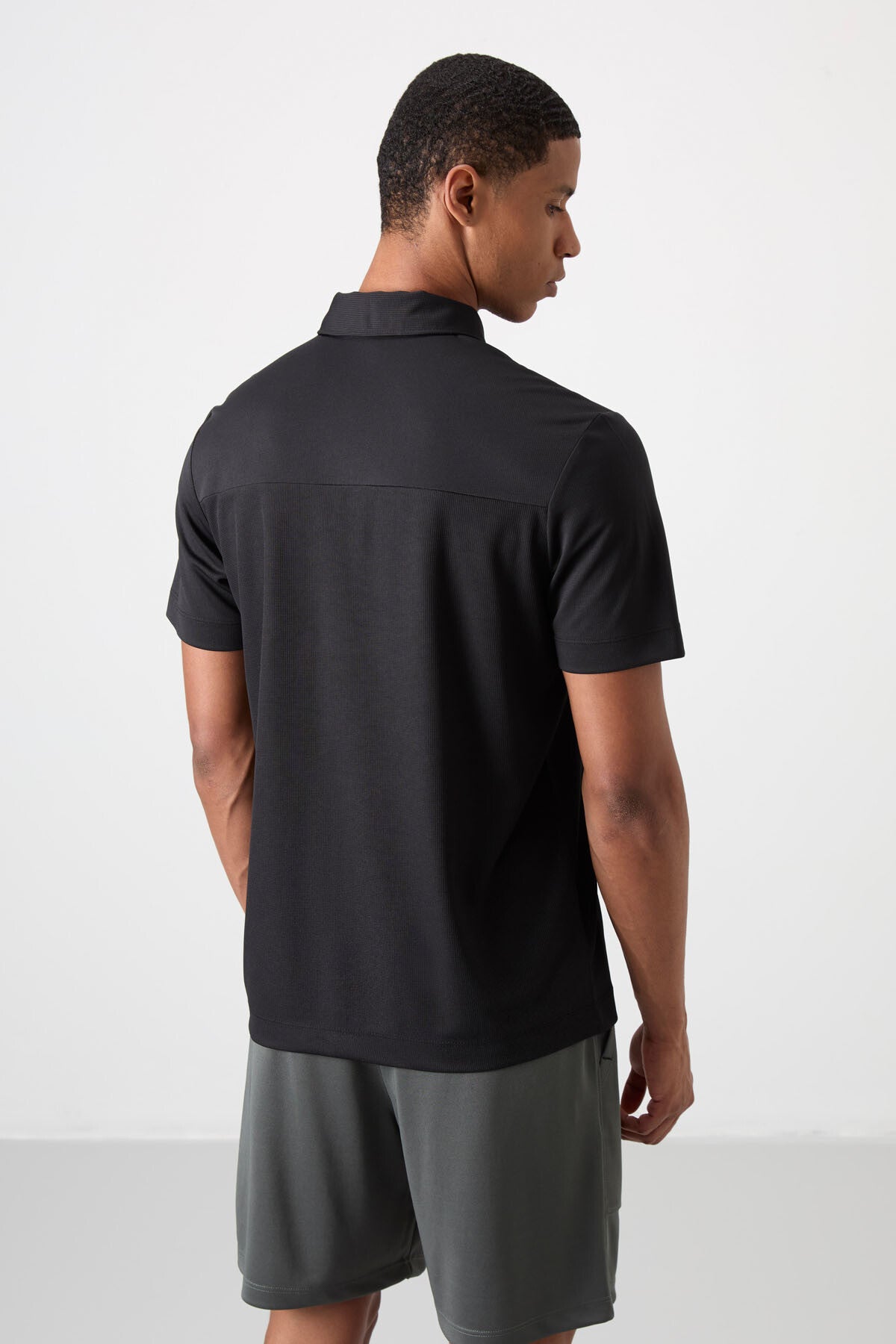 Image of Tricou bărbătesc sport, negru, respirabil, texturat, subțire, flexibil, croială standard, cu guler polo - 88402