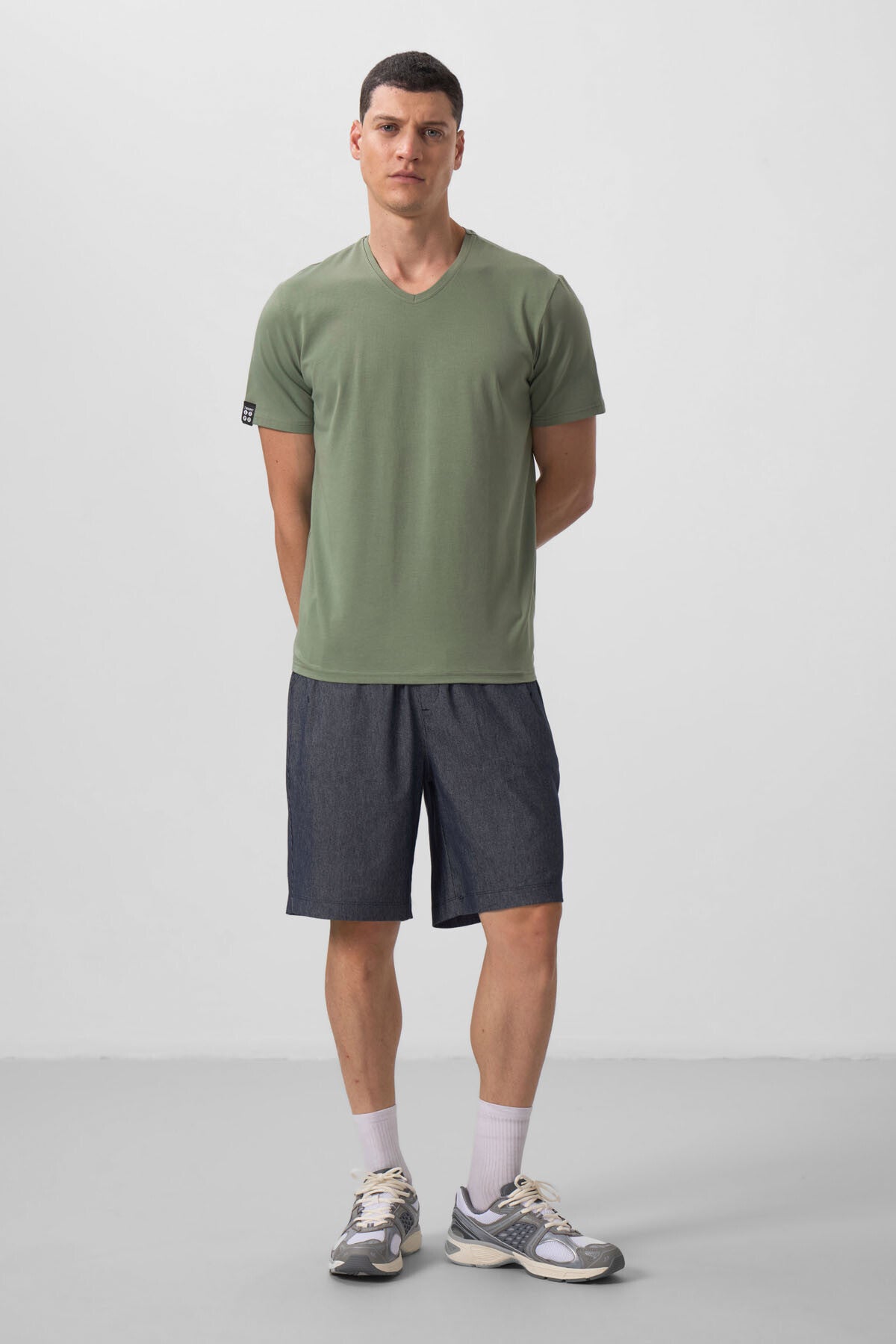 Image of Açık Yeşil Basic Kısa Kol Standart Kalıp V Yaka Erkek T-Shirt - 87912