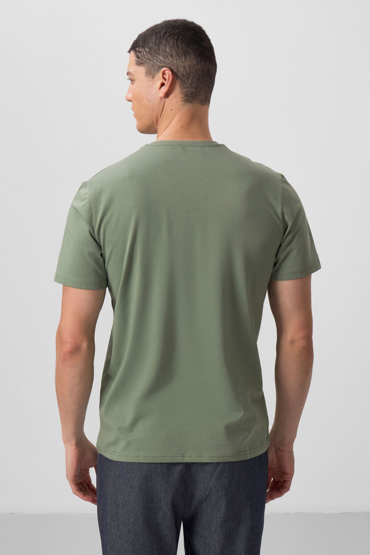 Image of Açık Yeşil Basic Kısa Kol Standart Kalıp V Yaka Erkek T-Shirt - 87912