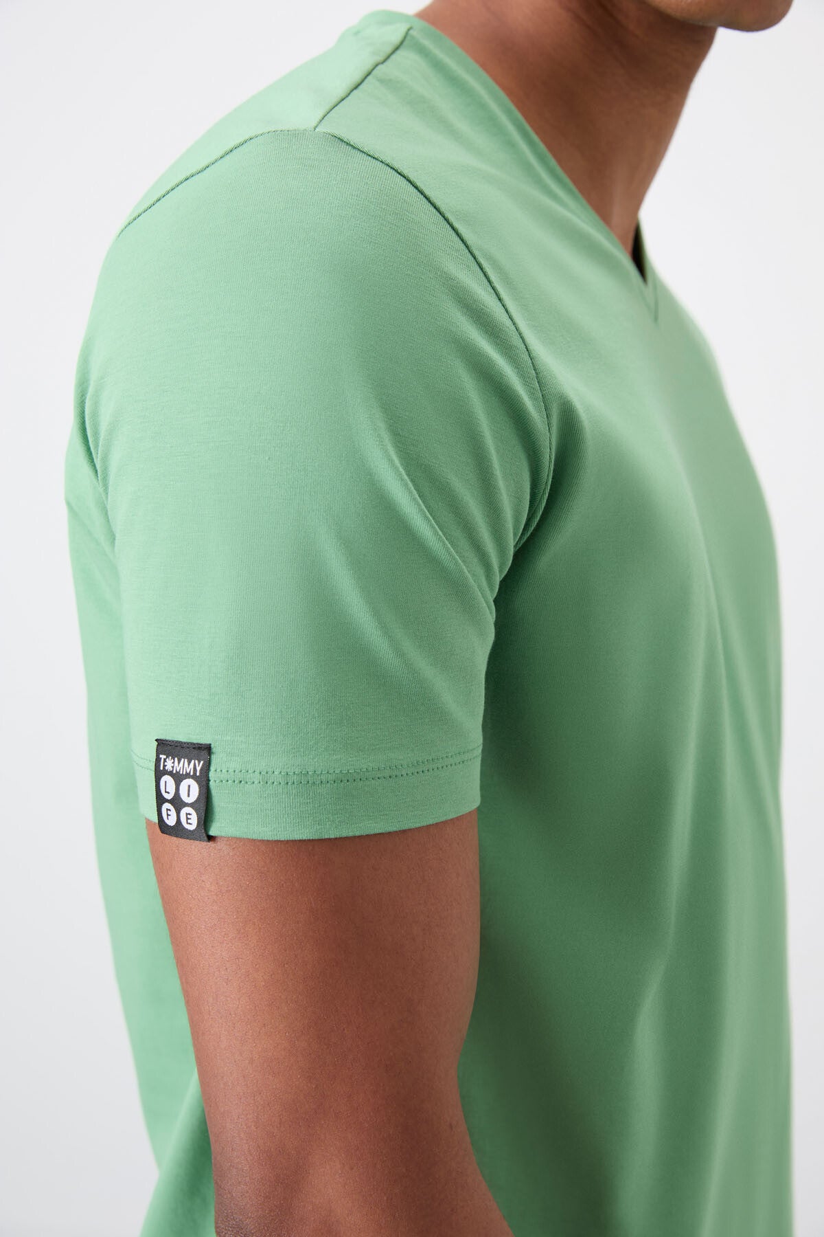 Image of Pastel Yeşil Basic Kısa Kol Standart Kalıp V Yaka Erkek T-Shirt - 87912