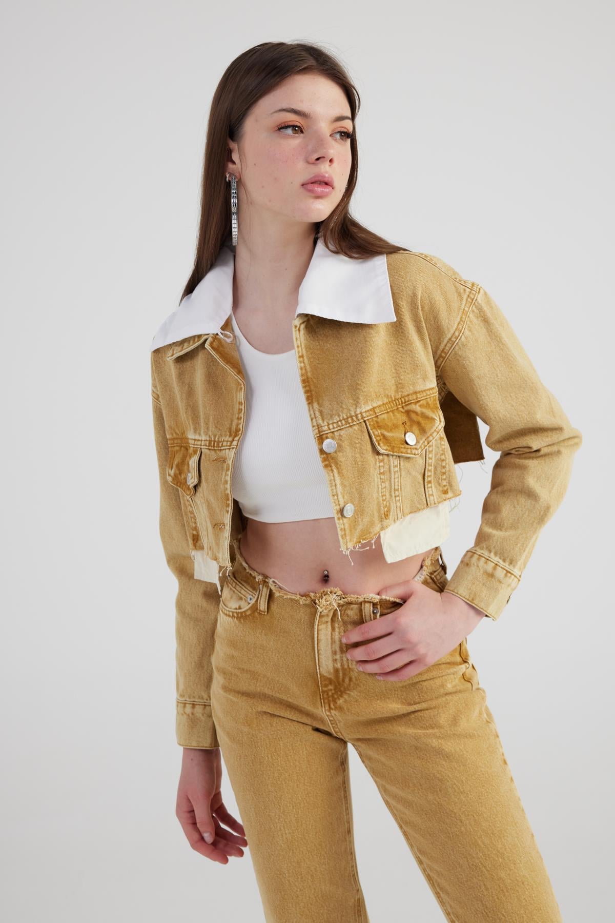 Image of Mermer Desenli Çıkarılabilir Yaka Detaylı Crop Kesim Cepli Rusted Jean Ceket Camel