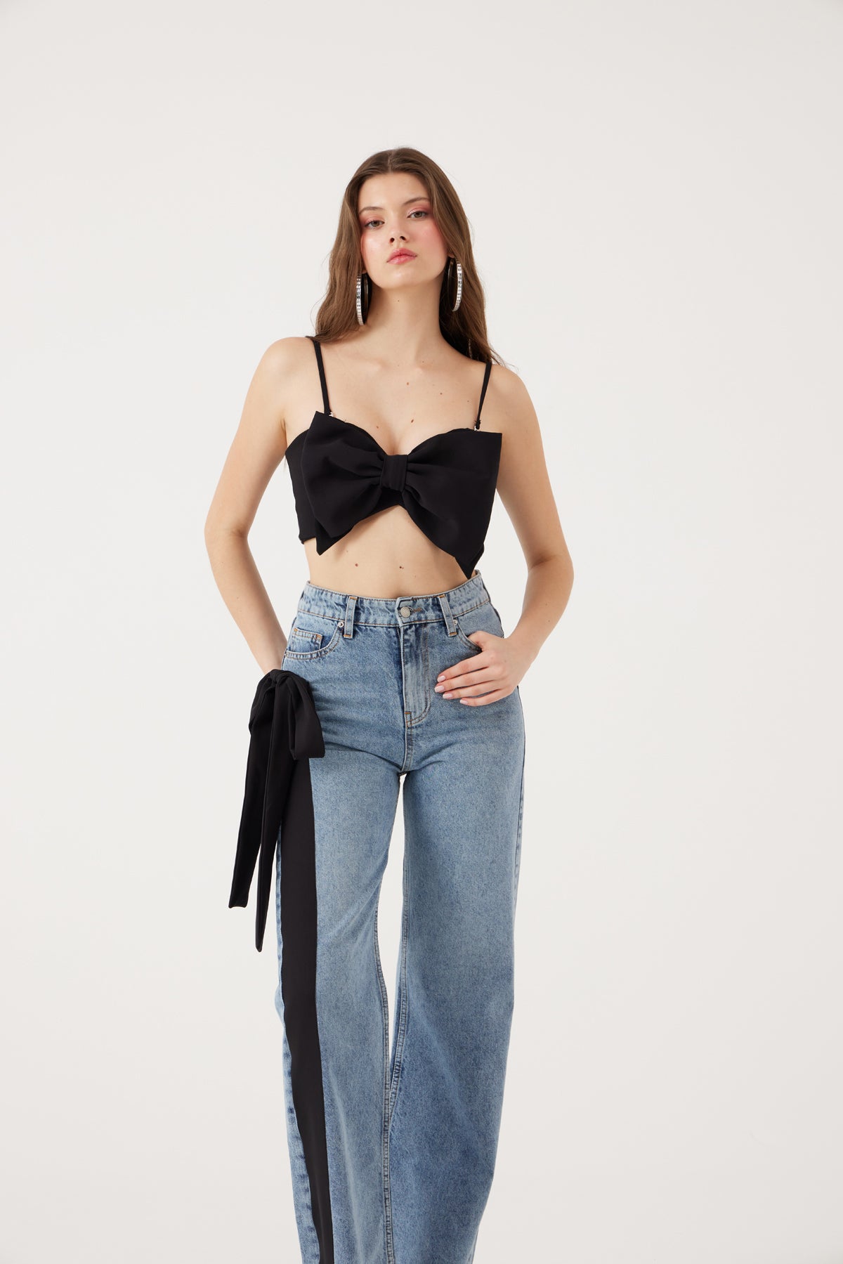 Image of Yüksek Bel Kurdele Detaylı Wide Leg Kyla Jean Pantolon Siyah