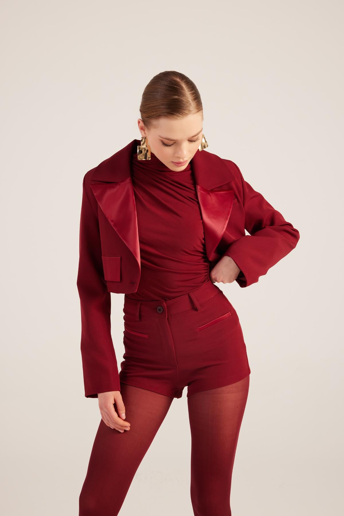 Image of Yakası Saten Detaylı Camila Crop Blazer Ceket Bordo
