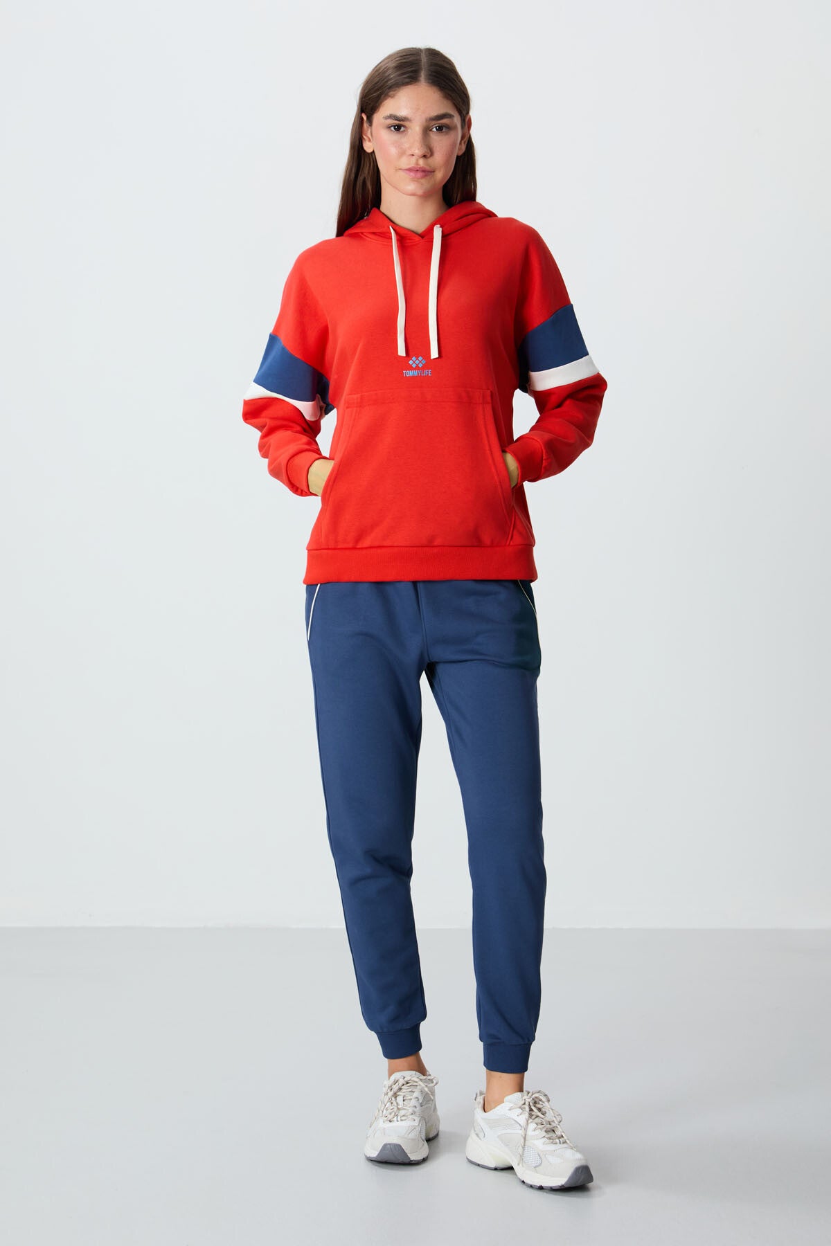 Image of Fiesta Kompakt Pamuklu Kalın Pürüzsüz Dokulu Kapüşonlu Oversize Fit Kadın Sweatshirt - 97290