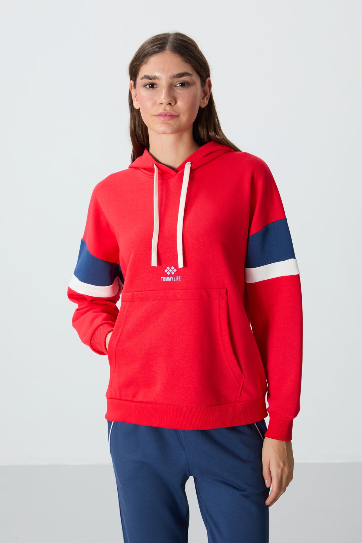 Image of Fiesta Kompakt Pamuklu Kalın Pürüzsüz Dokulu Kapüşonlu Oversize Fit Kadın Sweatshirt - 97290