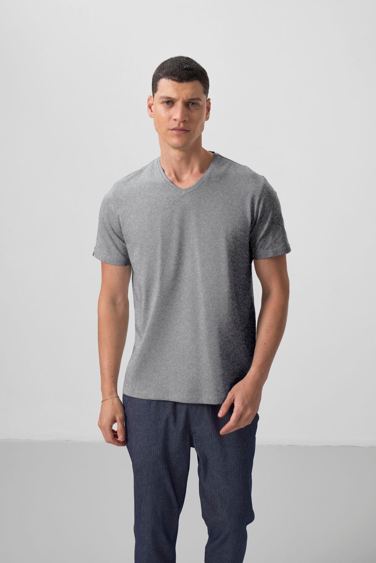 Image of Gri Melanj Basic Kısa Kol Standart Kalıp V Yaka Erkek T-Shirt - 87912