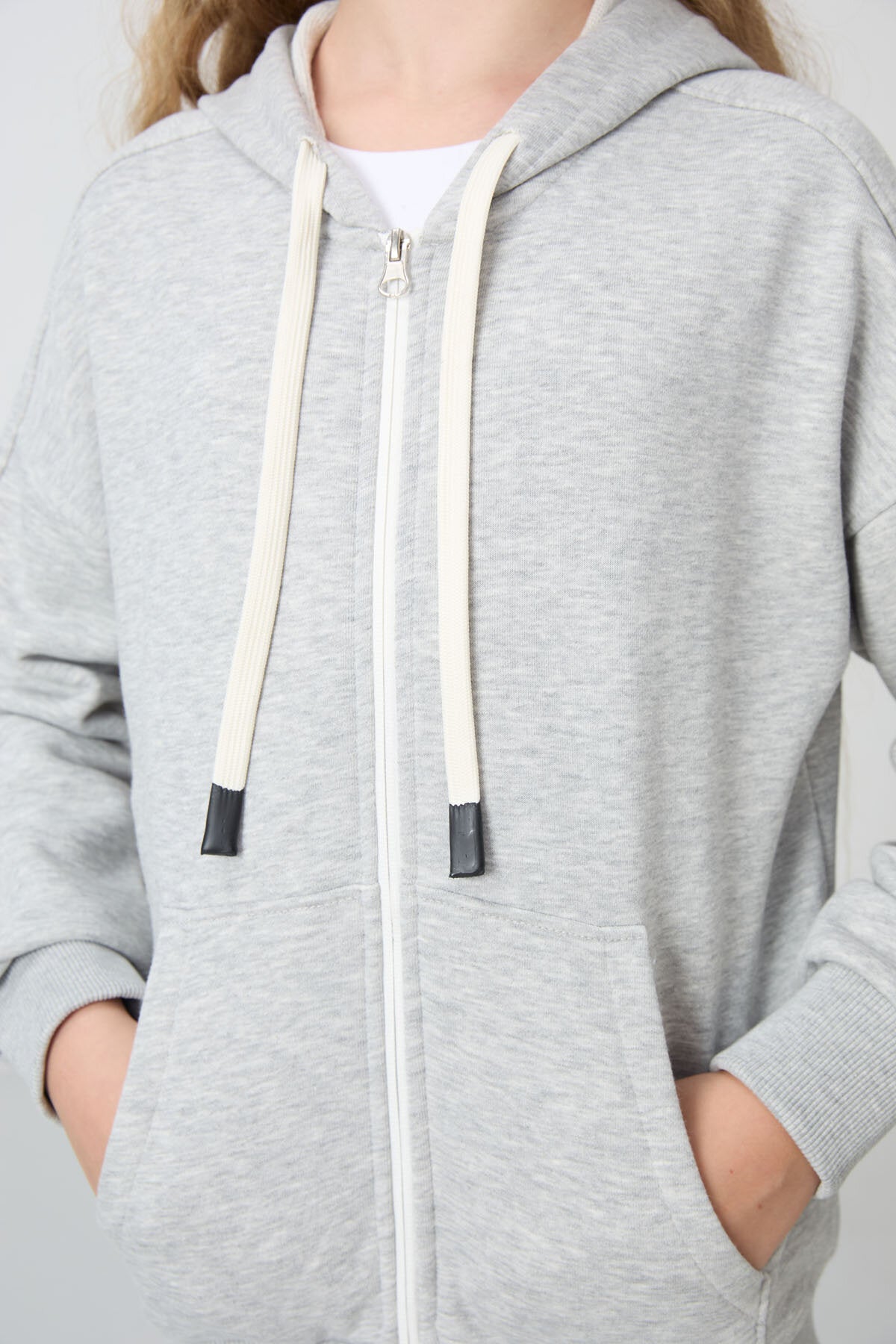 Image of Gri Melanj Pamuklu İçi Tüylü Yumuşak Dokulu Standart Fit Nakışlı Kız Çocuk Sweatshirt - 75149