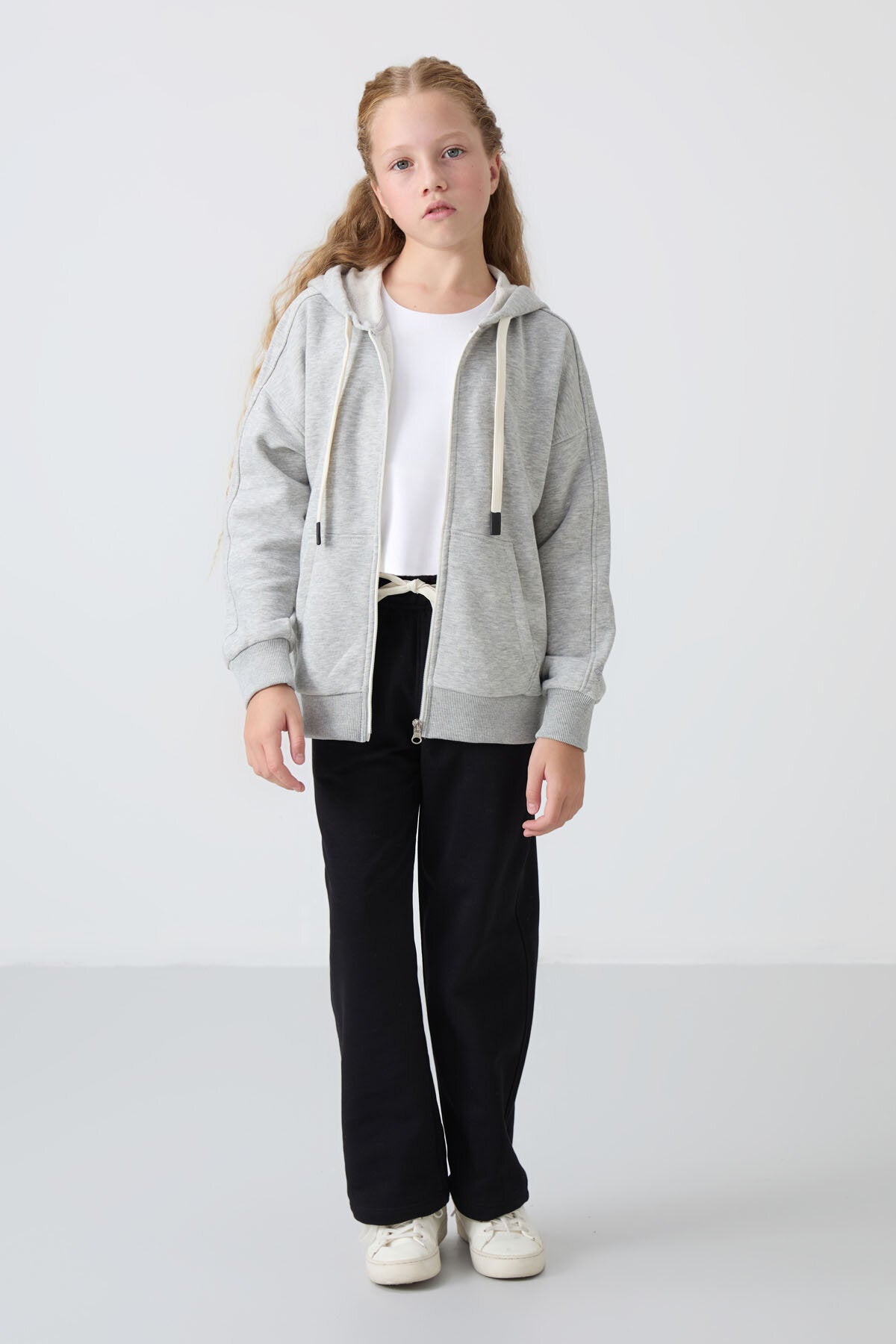 Image of Gri Melanj Pamuklu İçi Tüylü Yumuşak Dokulu Standart Fit Nakışlı Kız Çocuk Sweatshirt - 75149