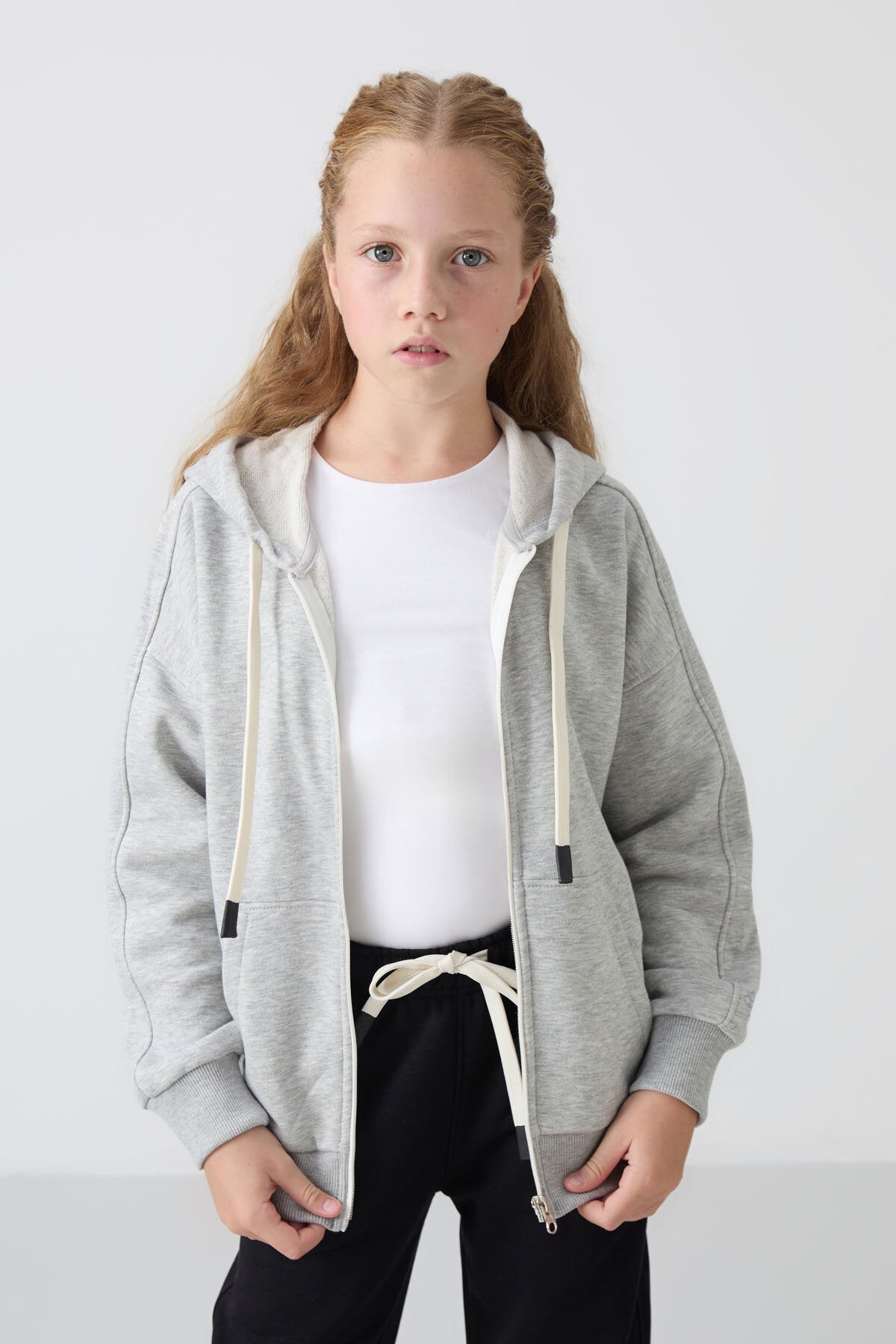 Image of Gri Melanj Pamuklu İçi Tüylü Yumuşak Dokulu Standart Fit Nakışlı Kız Çocuk Sweatshirt - 75149
