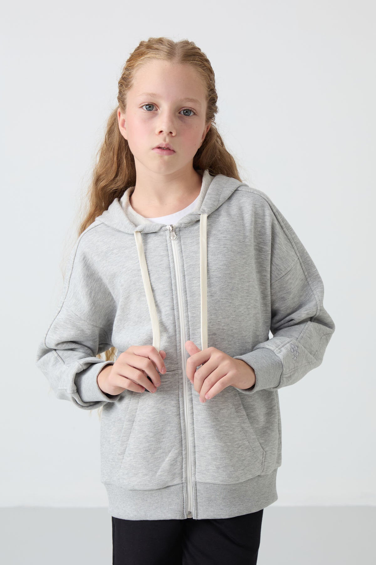 Image of Gri Melanj Pamuklu İçi Tüylü Yumuşak Dokulu Standart Fit Nakışlı Kız Çocuk Sweatshirt - 75149
