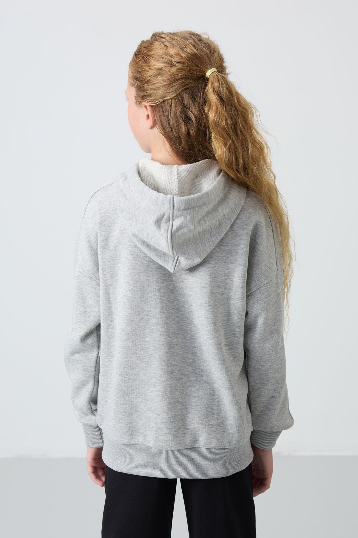 Image of Gri Melanj Pamuklu İçi Tüylü Yumuşak Dokulu Standart Fit Nakışlı Kız Çocuk Sweatshirt - 75149