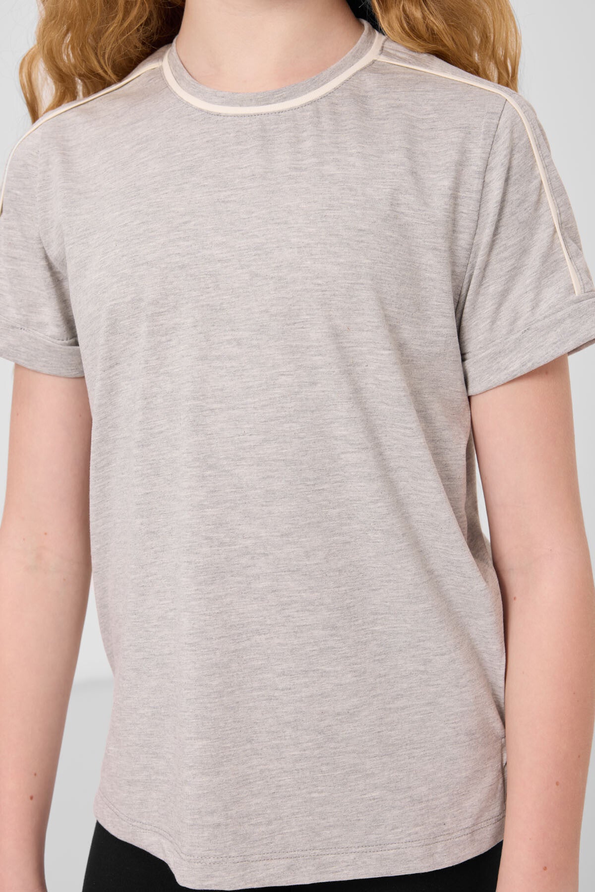 Image of Gri Melanj Pamuklu O Yaka Standart Fit Basic Kız Çocuk T-Shirt - 75177
