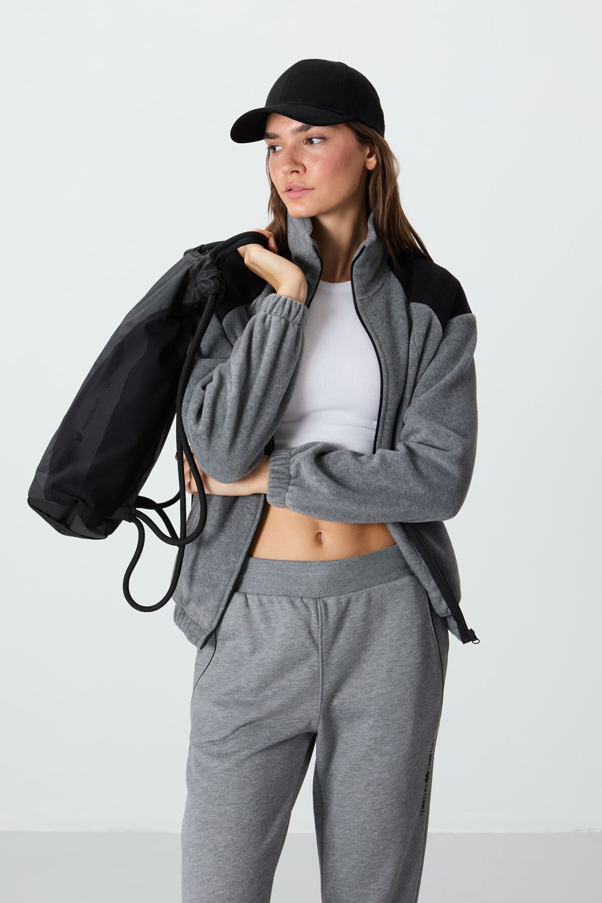 Image of Gri Melanj Kalın Yumuşak Dokulu Dik Yaka Oversize Nakışlı Polar Kadın Sweatshirt - 97293