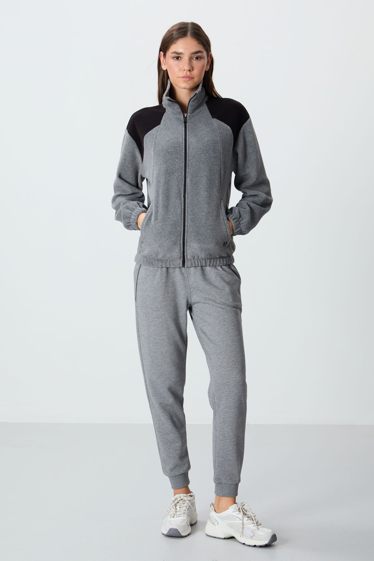 Image of Gri Melanj Kalın Yumuşak Dokulu Dik Yaka Oversize Nakışlı Polar Kadın Sweatshirt - 97293