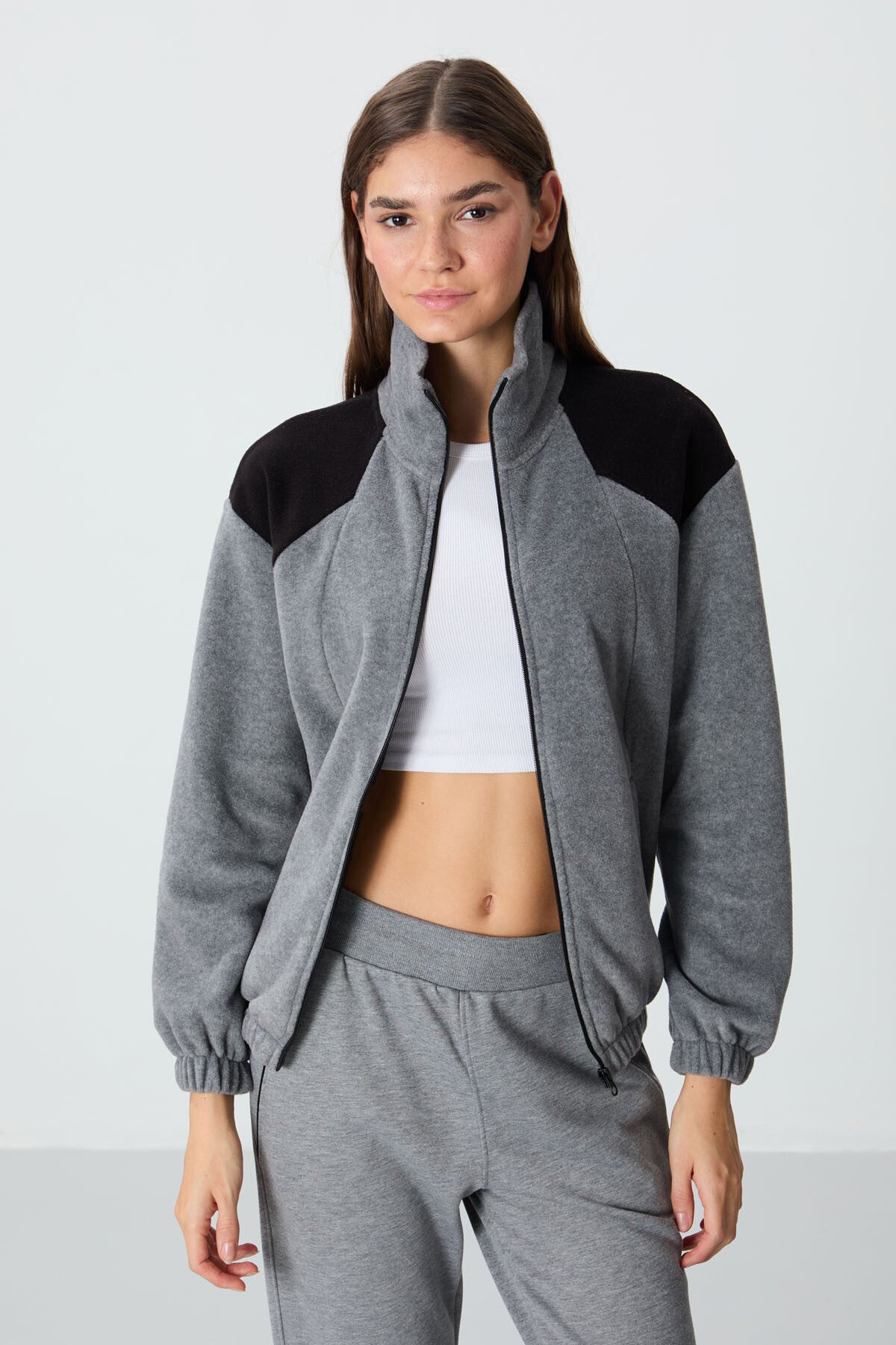 Image of Gri Melanj Kalın Yumuşak Dokulu Dik Yaka Oversize Nakışlı Polar Kadın Sweatshirt - 97293