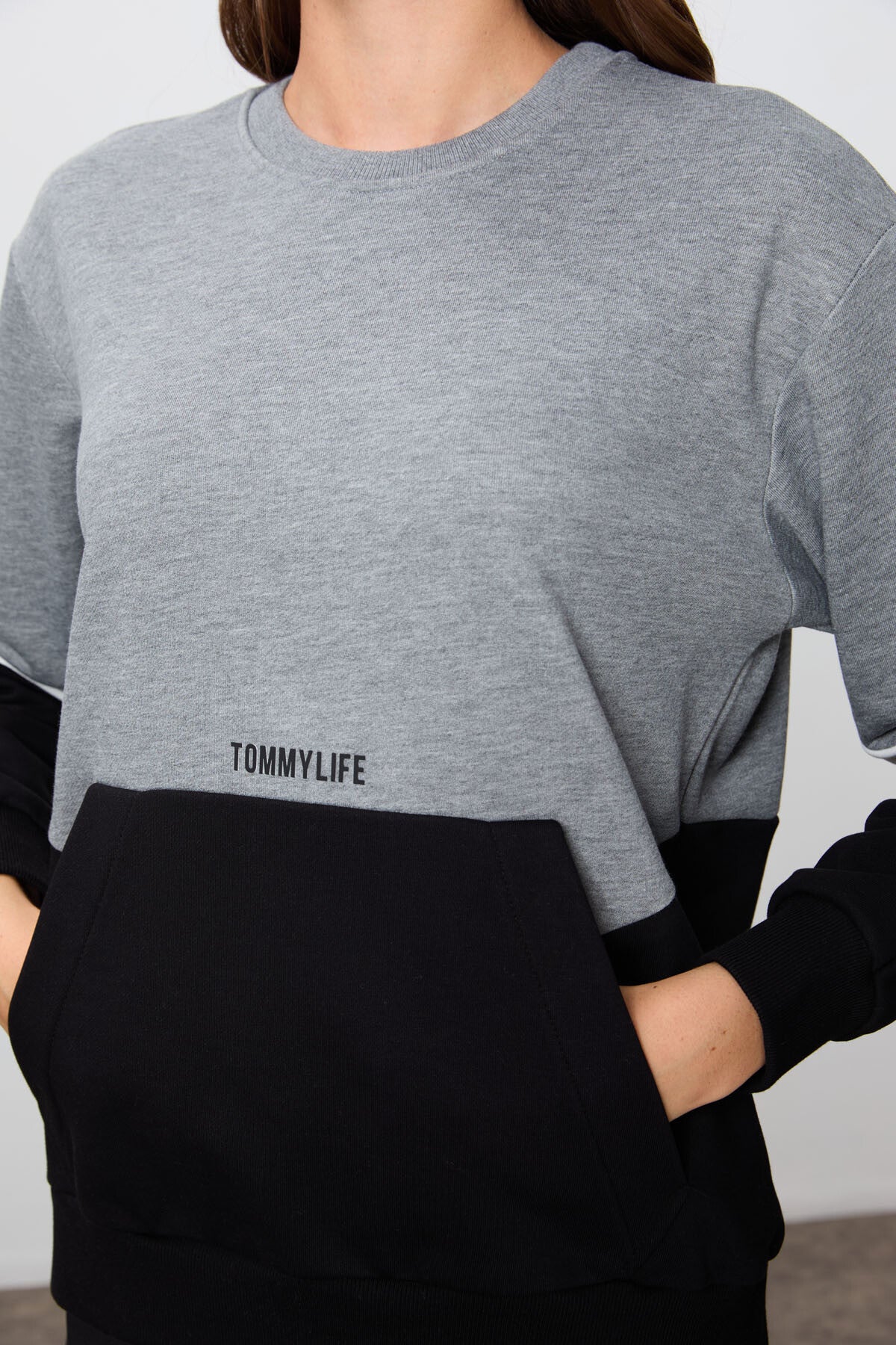 Image of Gri Melanj Kompakt Pamuklu Kalın Pürüzsüz Dokulu O Yaka Oversize Fit Kadın Sweatshirt - 97289
