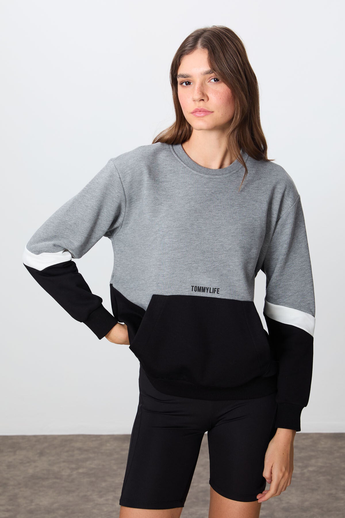 Image of Gri Melanj Kompakt Pamuklu Kalın Pürüzsüz Dokulu O Yaka Oversize Fit Kadın Sweatshirt - 97289