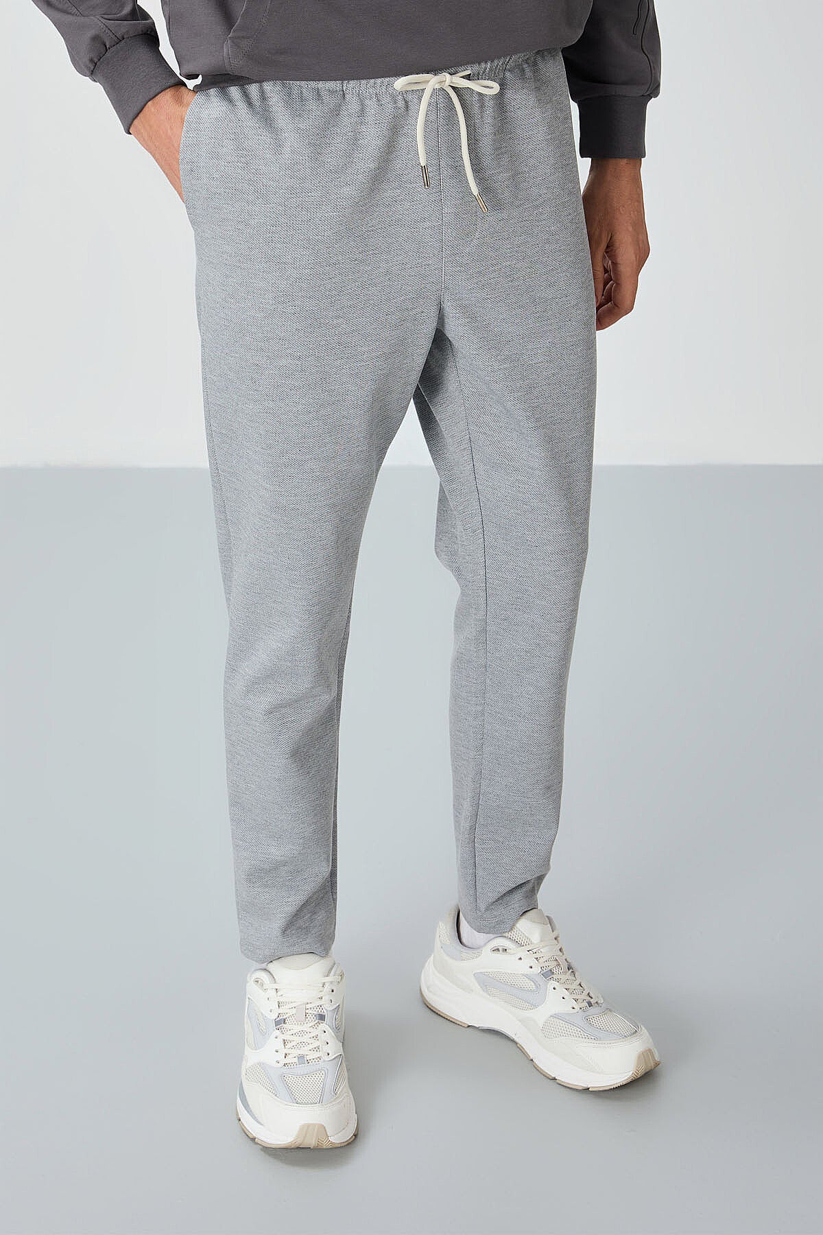 Image of Pantaloni de trening gri melanj texturați, croială standard, pentru bărbați - 82155