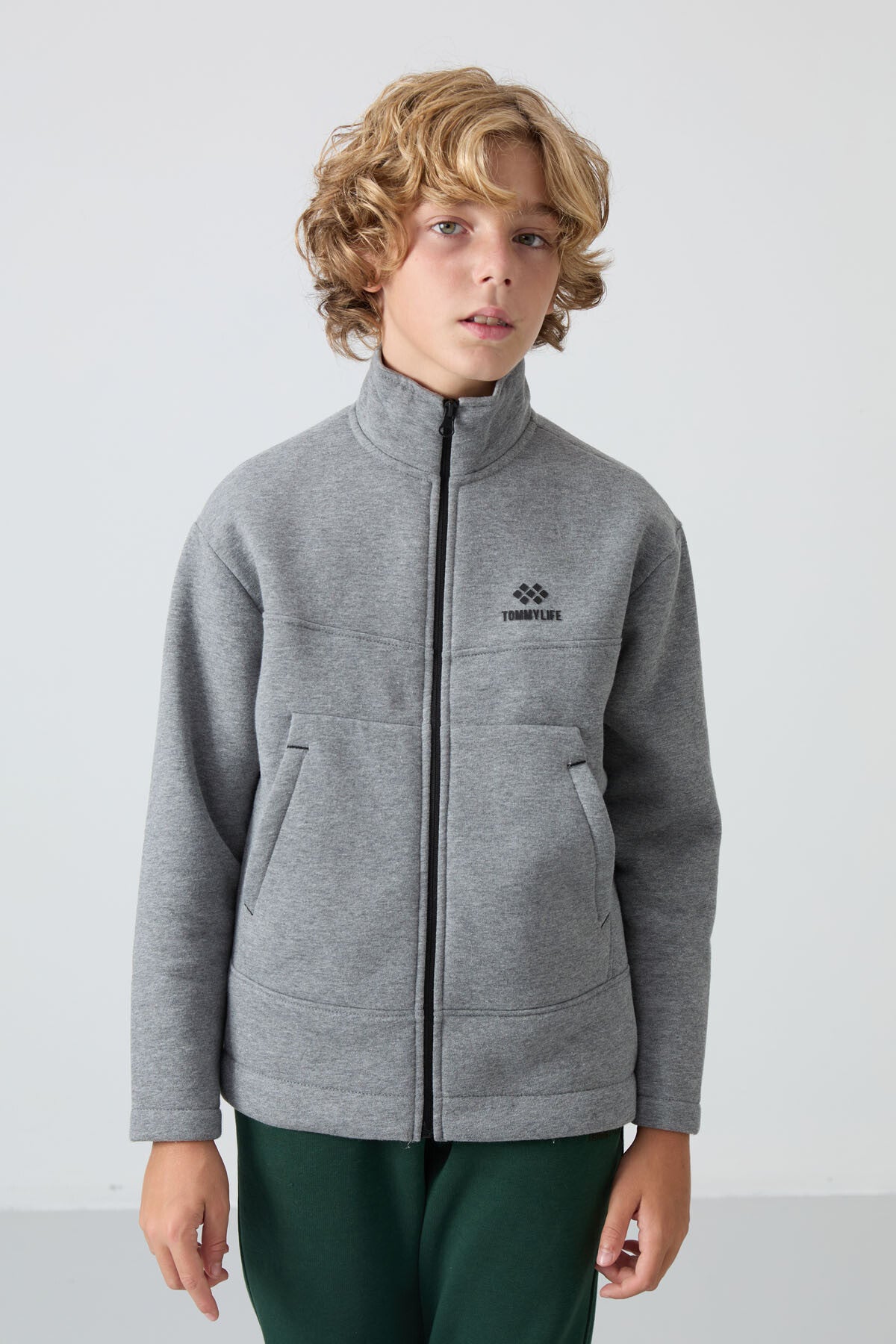 Image of Gri Melanj Pamuklu Kalın İçi Tüylü Standart Fit Nakışlı Erkek Çocuk Sweatshirt - 11245