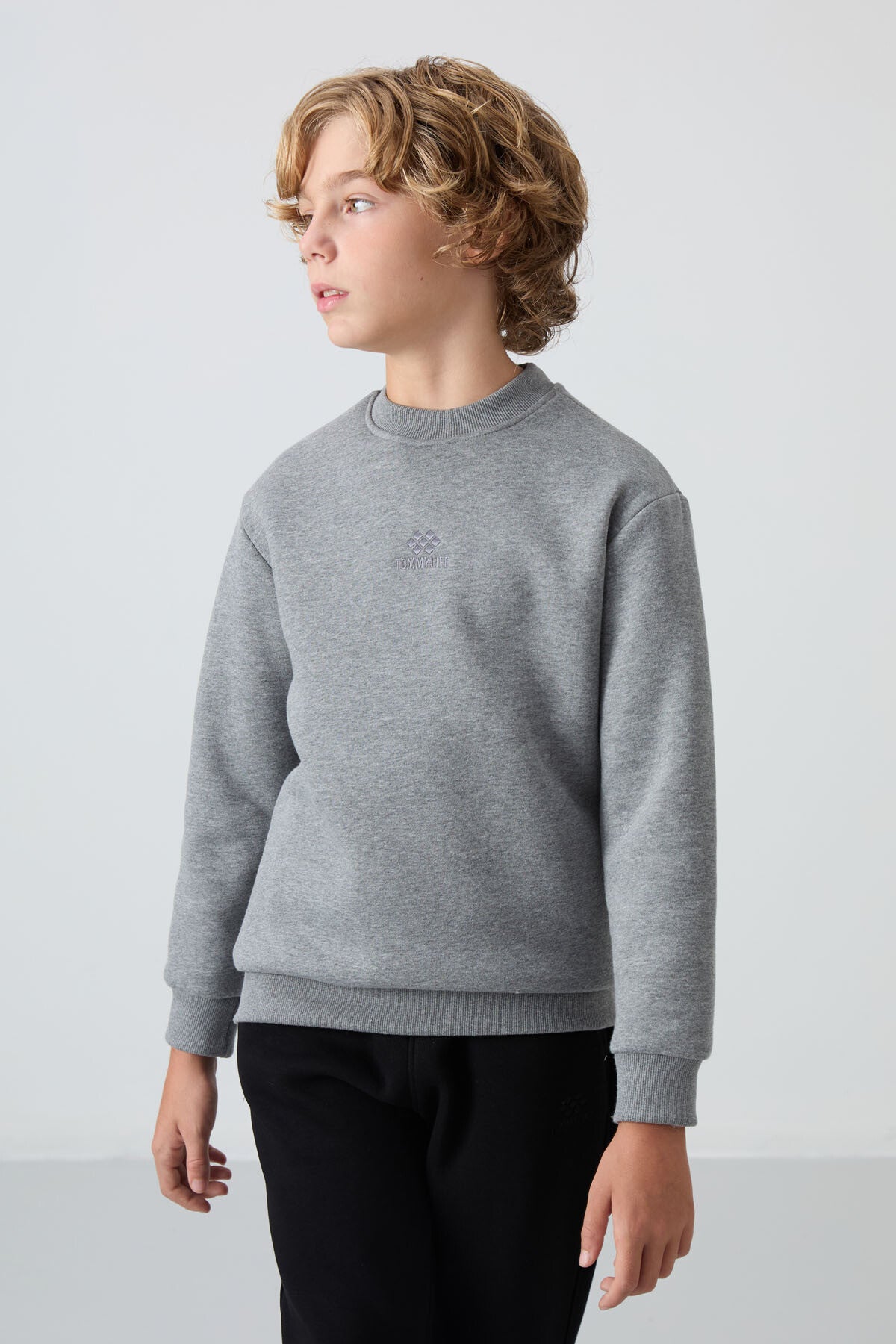Image of Gri Melanj Pamuklu Kalın İçi Tüylü Standart Fit Nakışlı Erkek Çocuk Sweatshirt - 11232