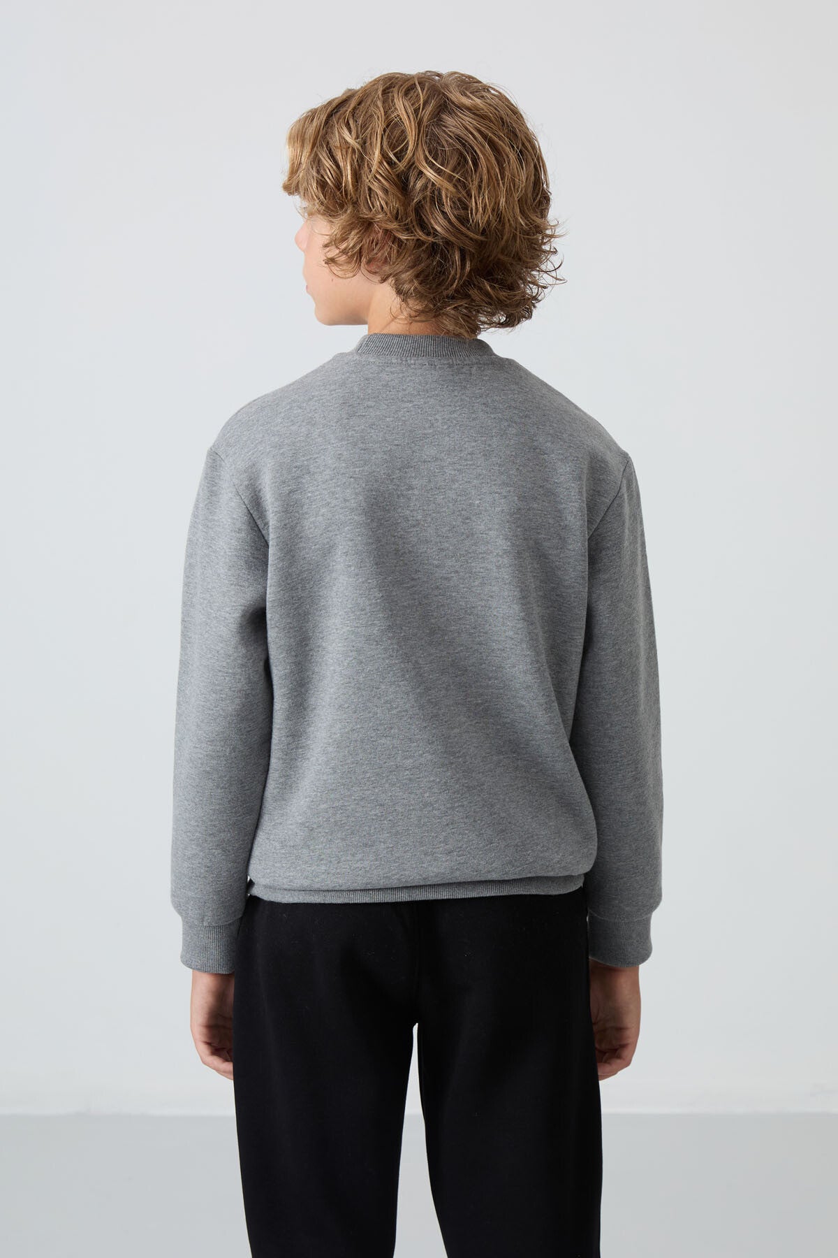 Image of Gri Melanj Pamuklu Kalın İçi Tüylü Standart Fit Nakışlı Erkek Çocuk Sweatshirt - 11232