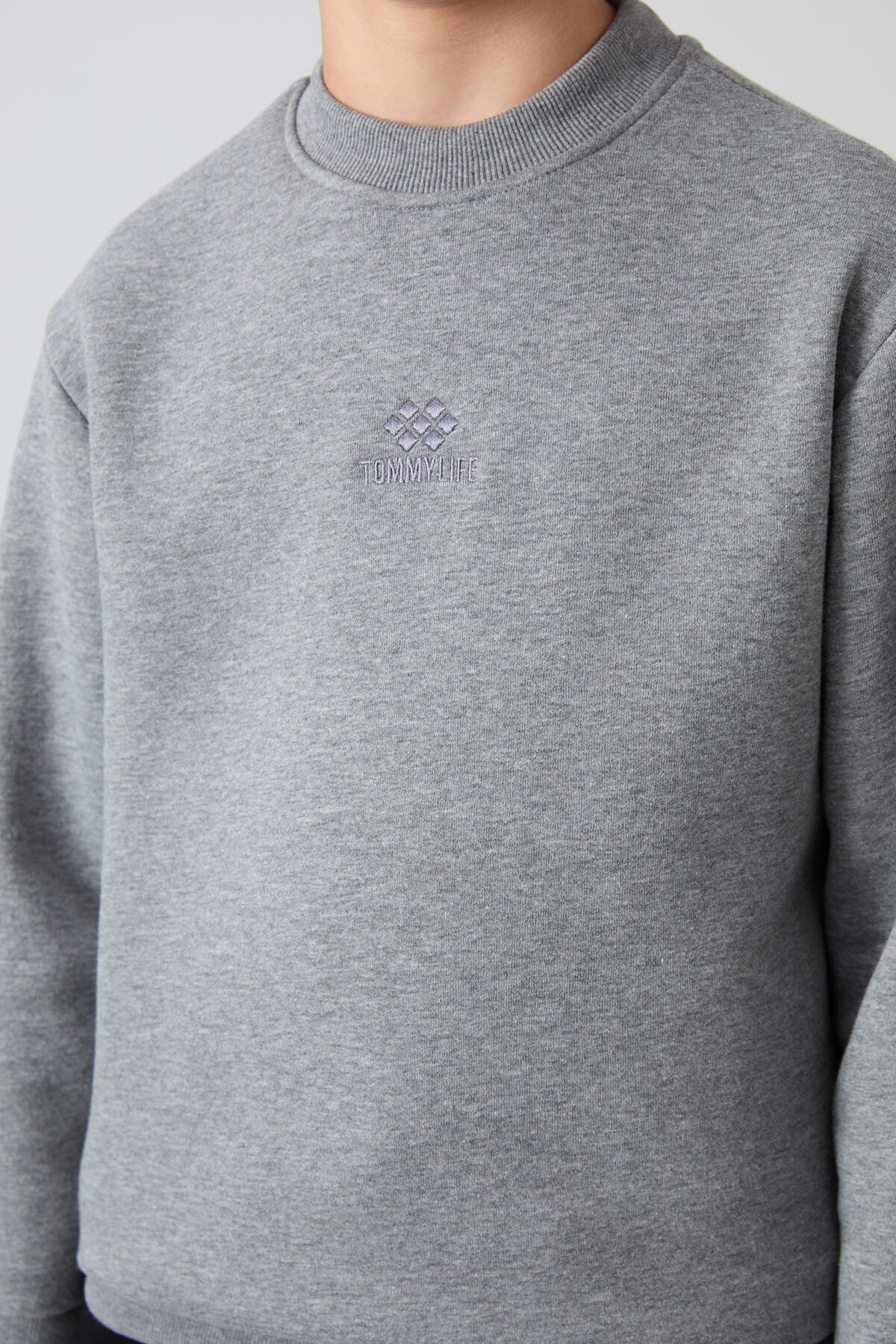 Image of Gri Melanj Pamuklu Kalın İçi Tüylü Standart Fit Nakışlı Erkek Çocuk Sweatshirt - 11232