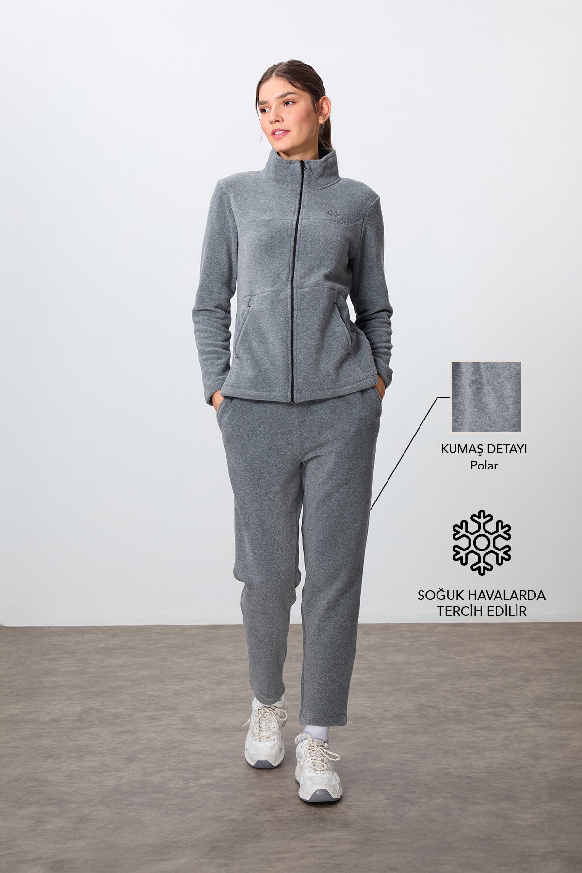 Image of Gri Melanj Kalın Yumuşak Dokulu Dik Yaka Oversize Nakışlı Polar Kadın Eşofman Takım -95339