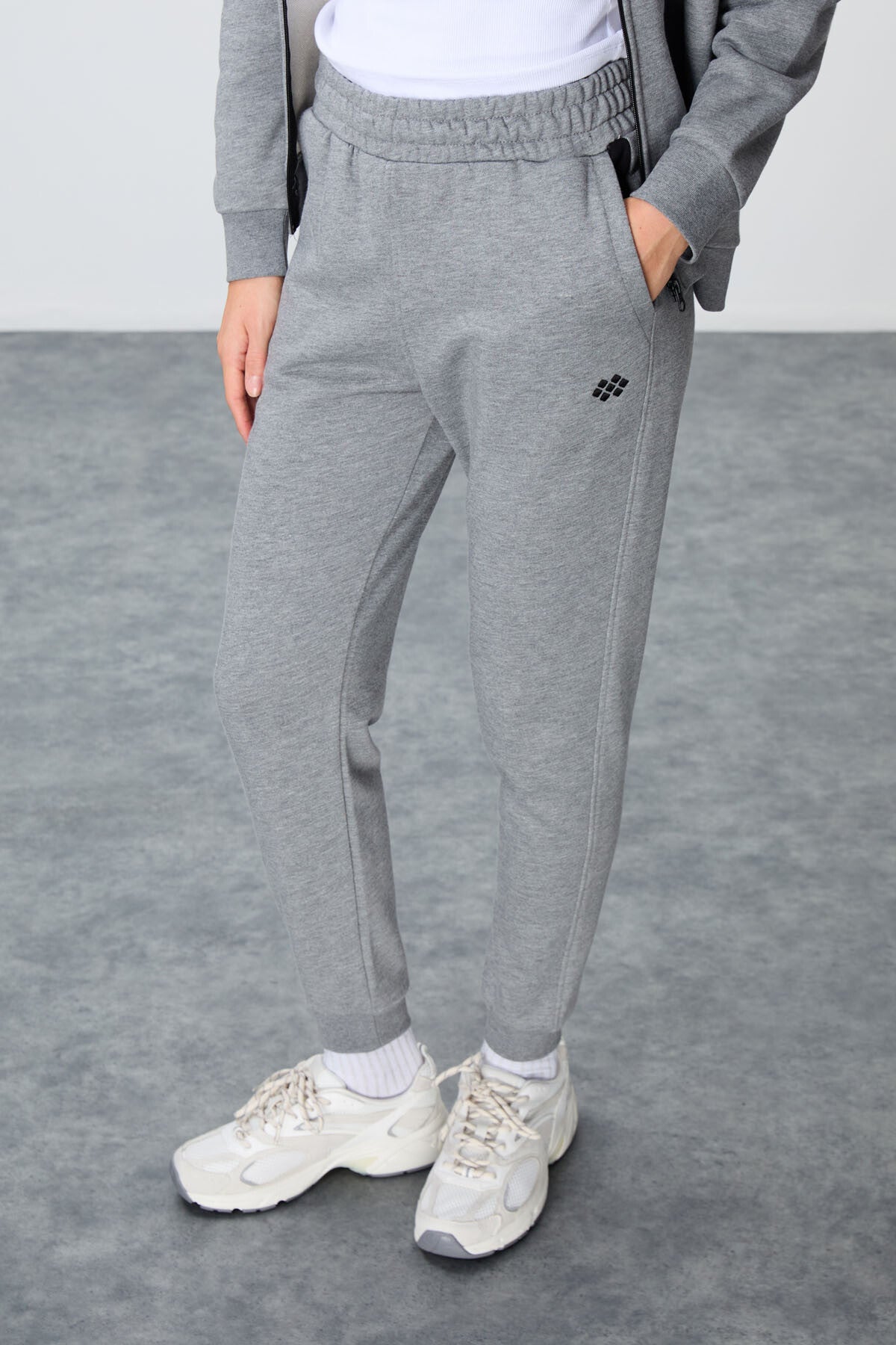 Image of Gri Melanj Kompakt Pamuklu Kalın Pürüzsüz Dokulu Kapüşonlu Oversize Fit Kadın Eşofman Takım - 95343