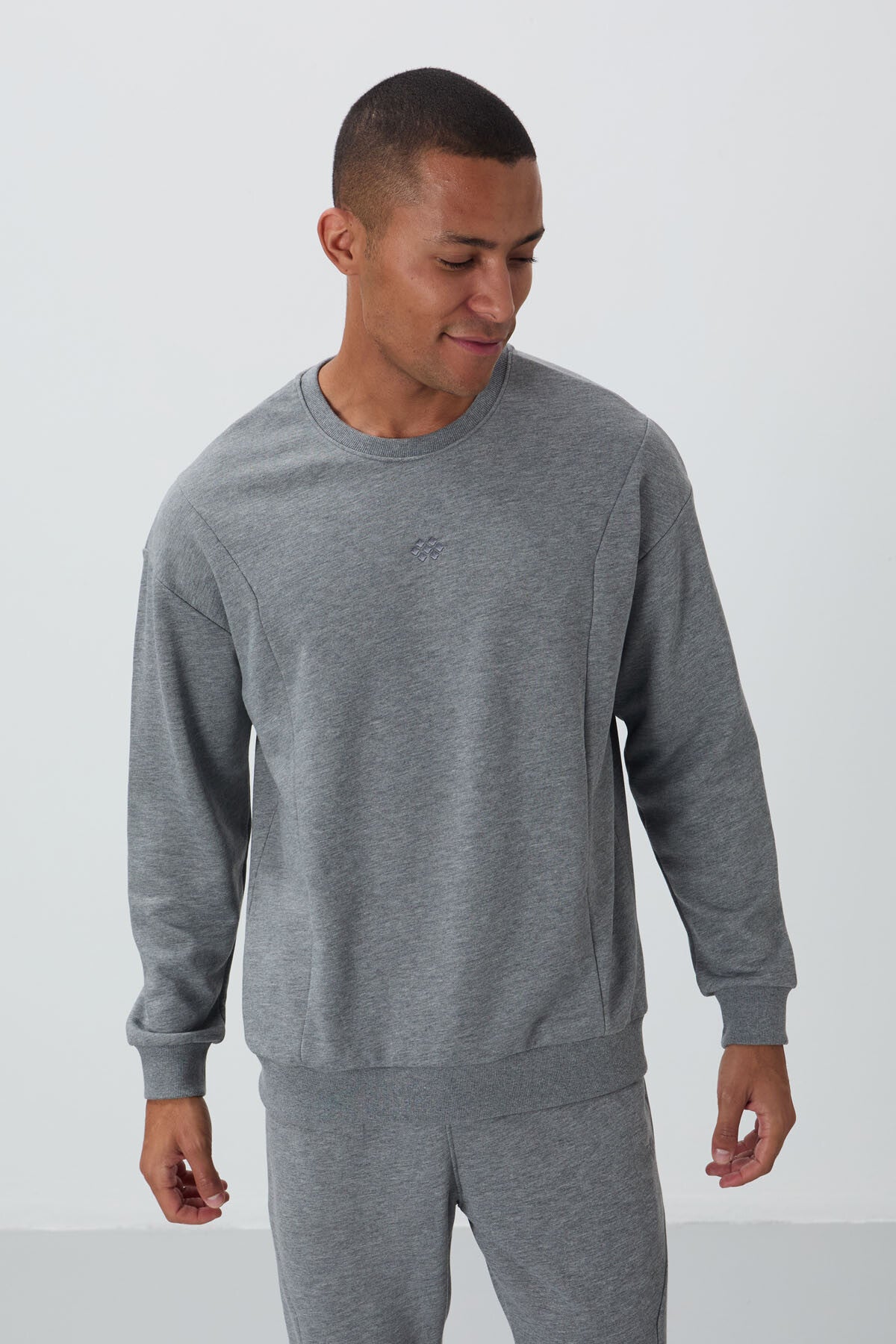Image of Gri Melanj Kompakt Pamuklu Kalın Pürüzsüz Dokulu O Yaka Comfort Fit Erkek Eşofman Takım -85263