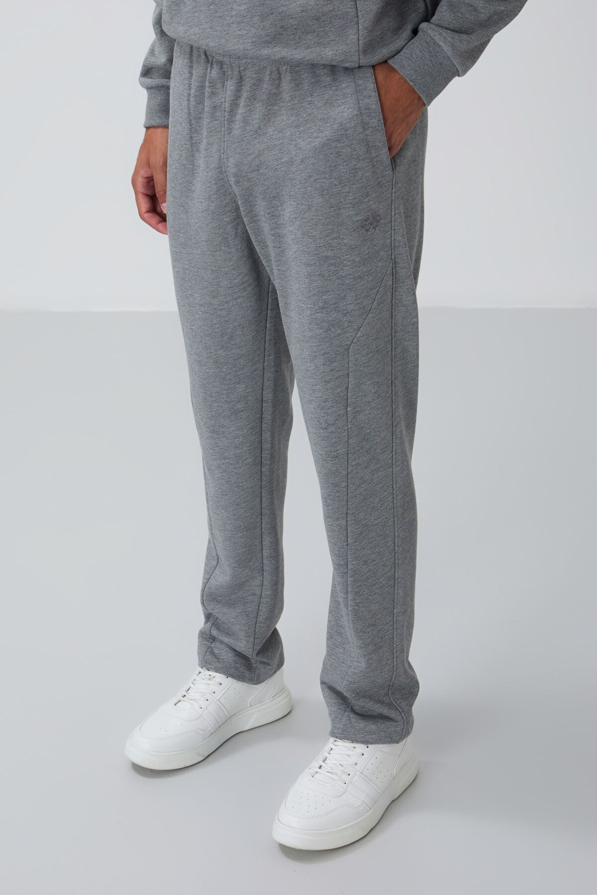 Image of Gri Melanj Kompakt Pamuklu Kalın Pürüzsüz Dokulu O Yaka Comfort Fit Erkek Eşofman Takım -85263