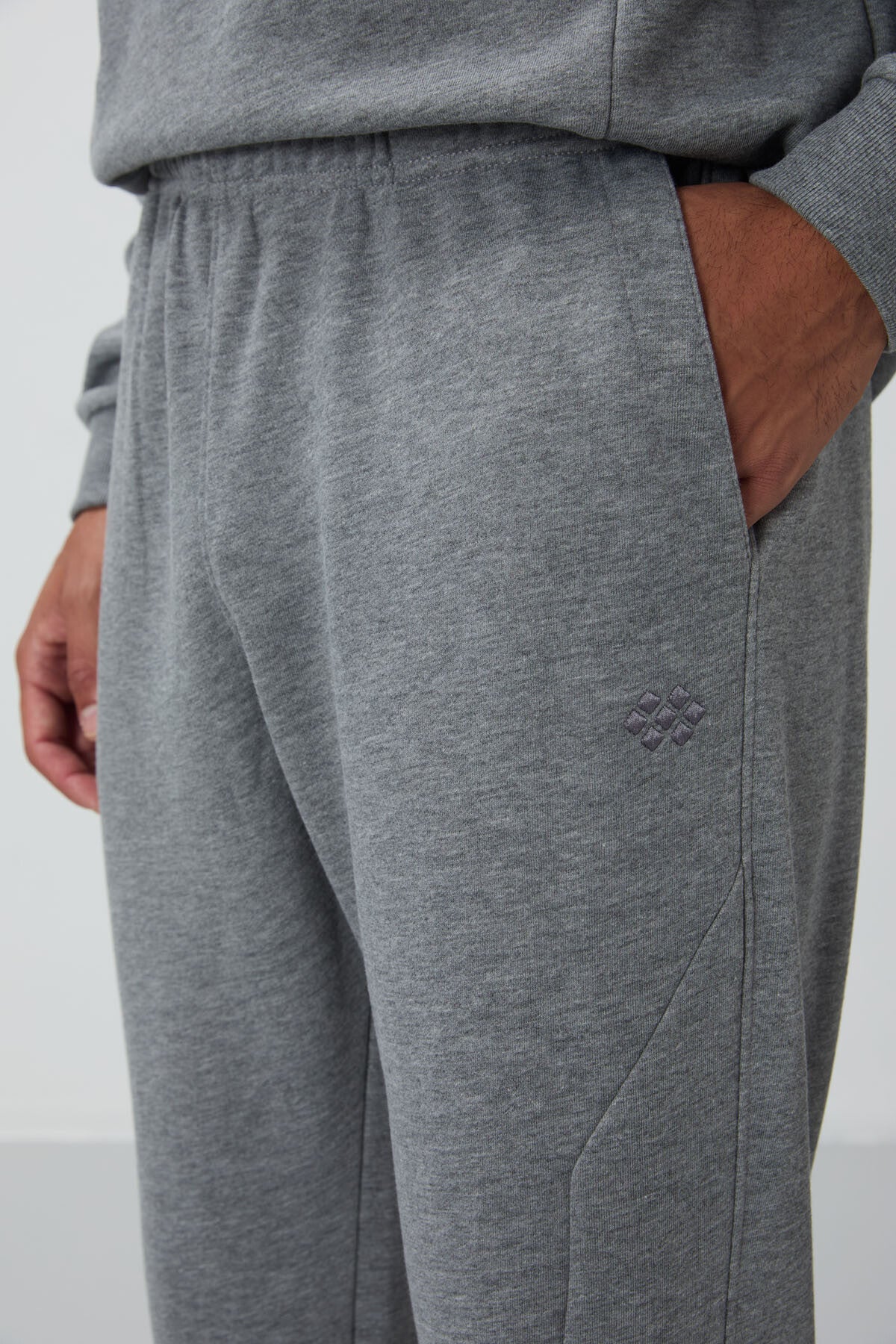 Image of Gri Melanj Kompakt Pamuklu Kalın Pürüzsüz Dokulu O Yaka Comfort Fit Erkek Eşofman Takım -85263