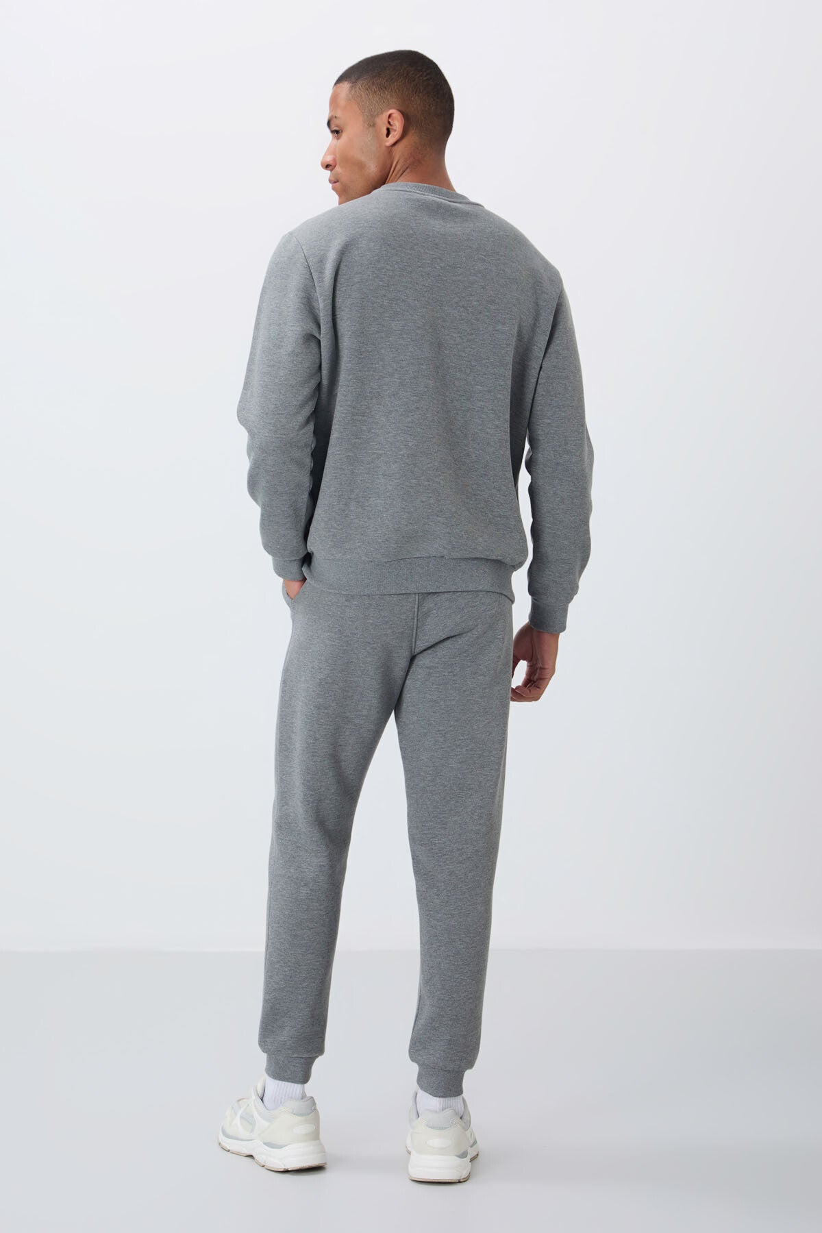 Image of Gri Melanj Pamuklu Kalın İçi Tüylü Yumuşak Dokulu Comfort Fit Nakışlı Erkek Eşofman Takım -85265