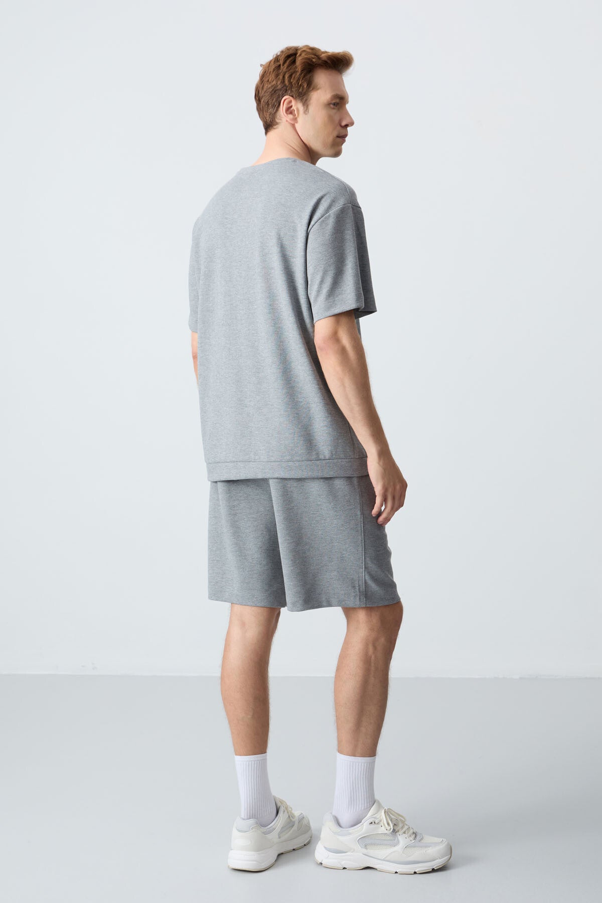 Image of Gri Melanj Pamuklu Kalın Yumuşak Dokulu Oversize Fit Basic Erkek Şort Takım - 85257