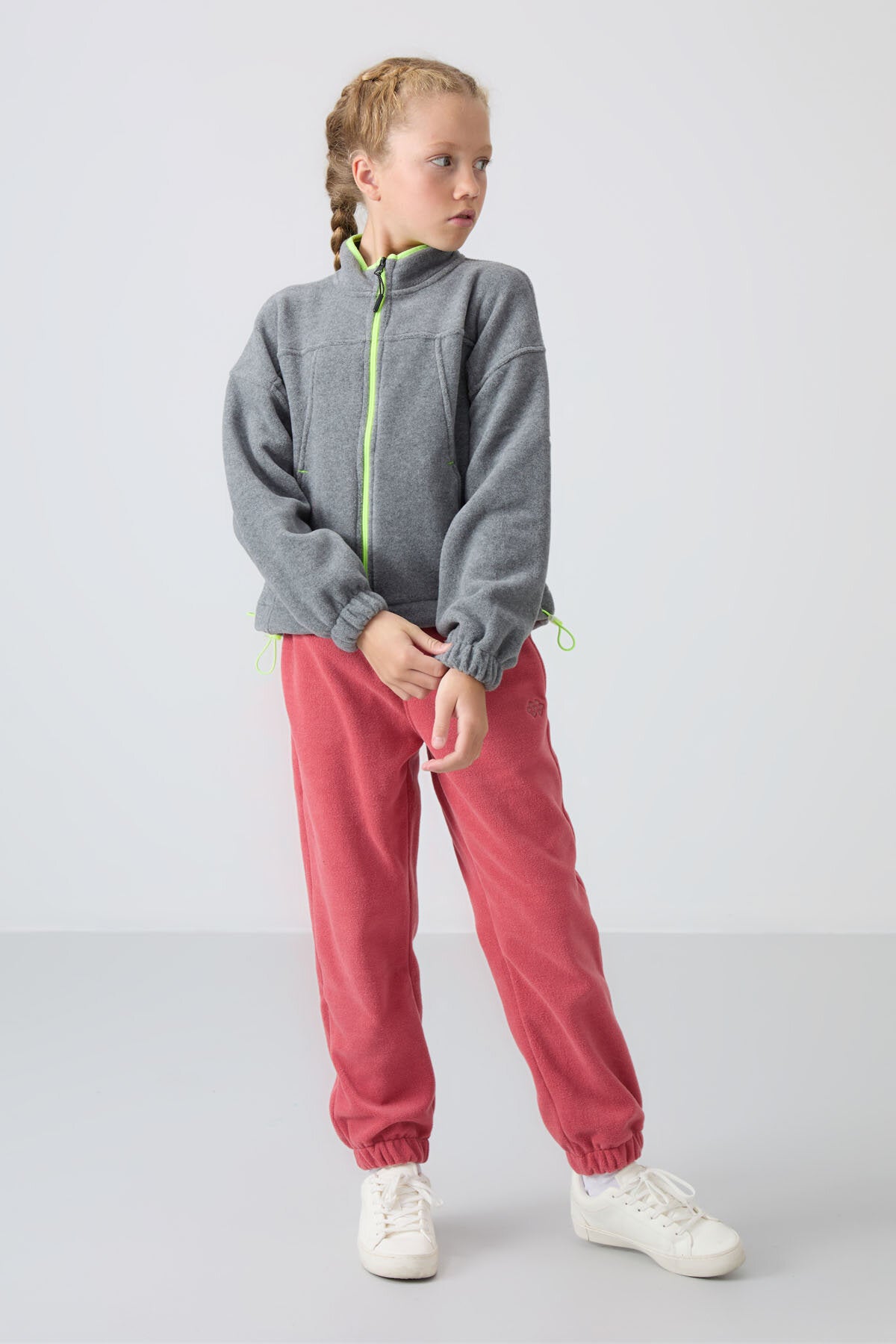 Image of Hanorac gri melanj gros, moale, texturat, croială standard, brodat, din fleece, pentru fete - 75157