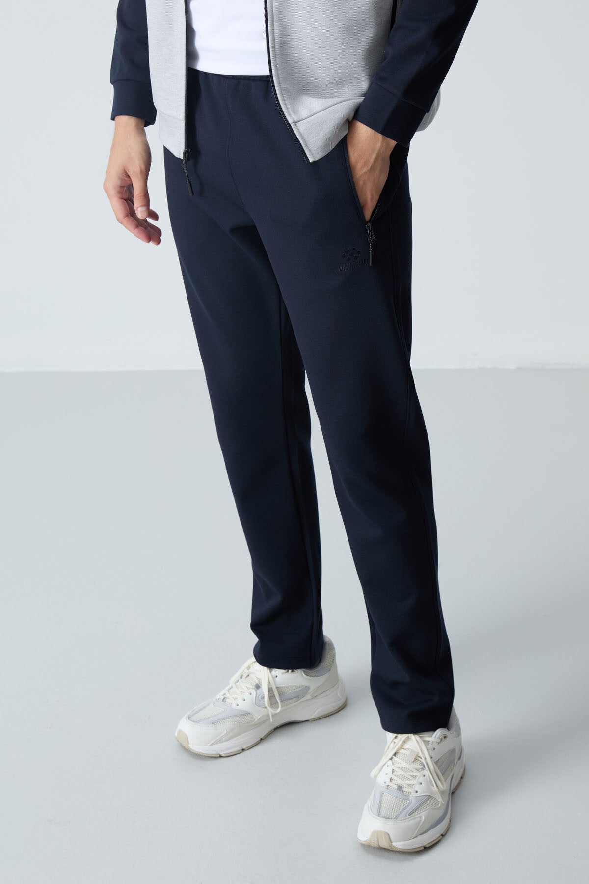 Image of Trening bărbătesc gri bleumarin, cu guler înalt, croială lejeră, bicolor, model clasic - 85113