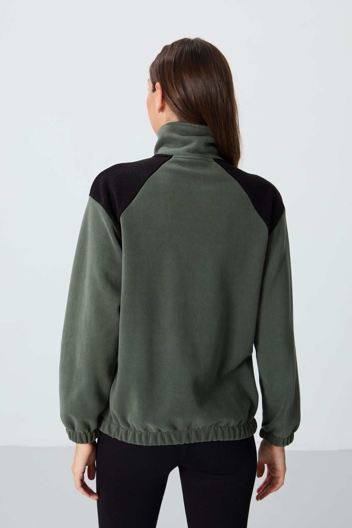 Image of Haki Kalın Yumuşak Dokulu Dik Yaka Oversize Nakışlı Polar Kadın Sweatshirt - 97293