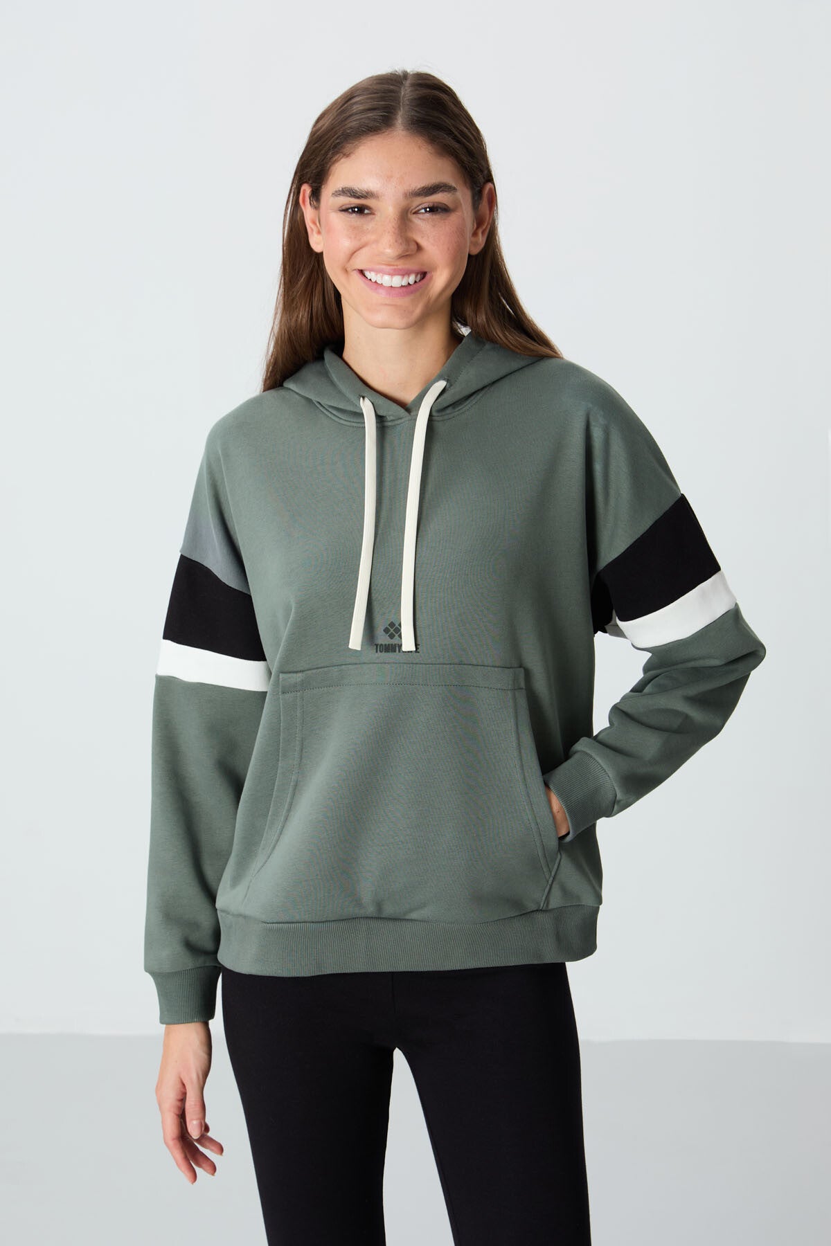 Image of Haki Kompakt Pamuklu Kalın Pürüzsüz Dokulu Kapüşonlu Oversize Fit Kadın Sweatshirt - 97290