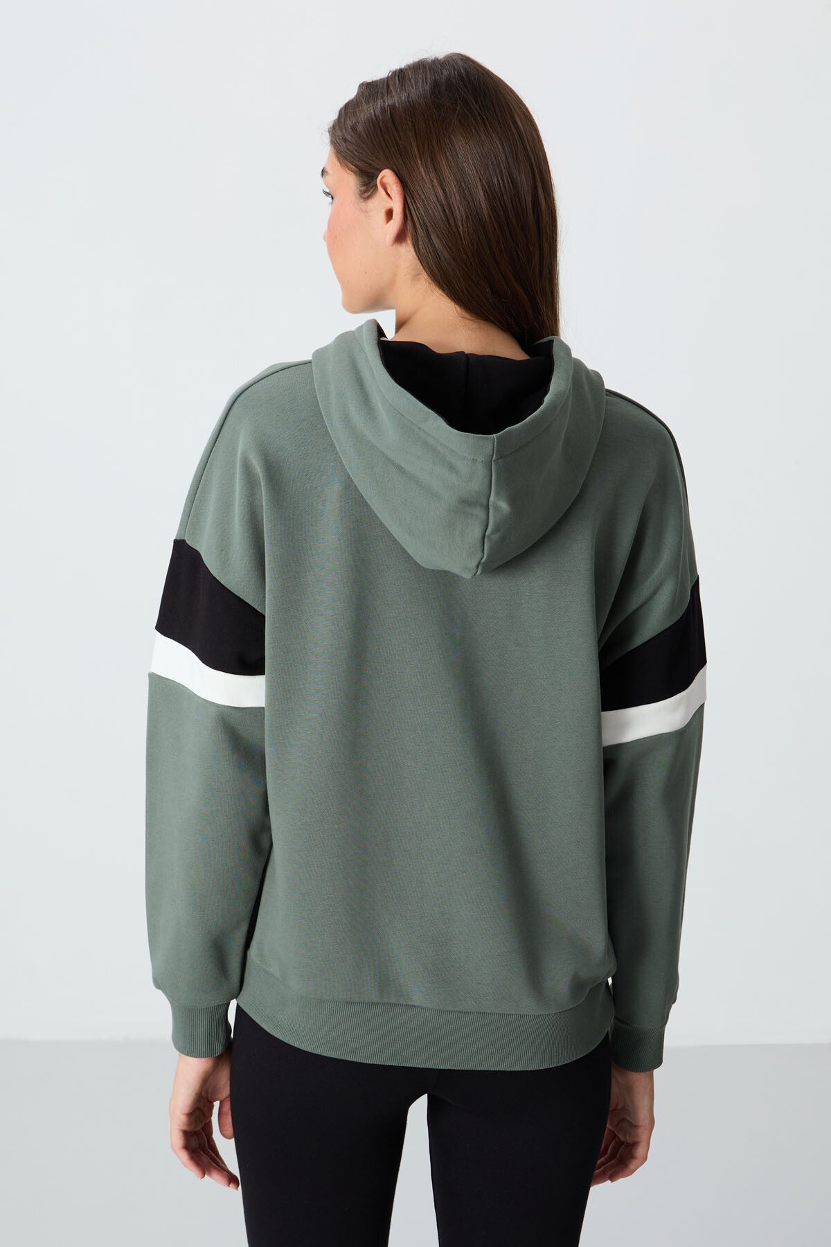 Image of Haki Kompakt Pamuklu Kalın Pürüzsüz Dokulu Kapüşonlu Oversize Fit Kadın Sweatshirt - 97290