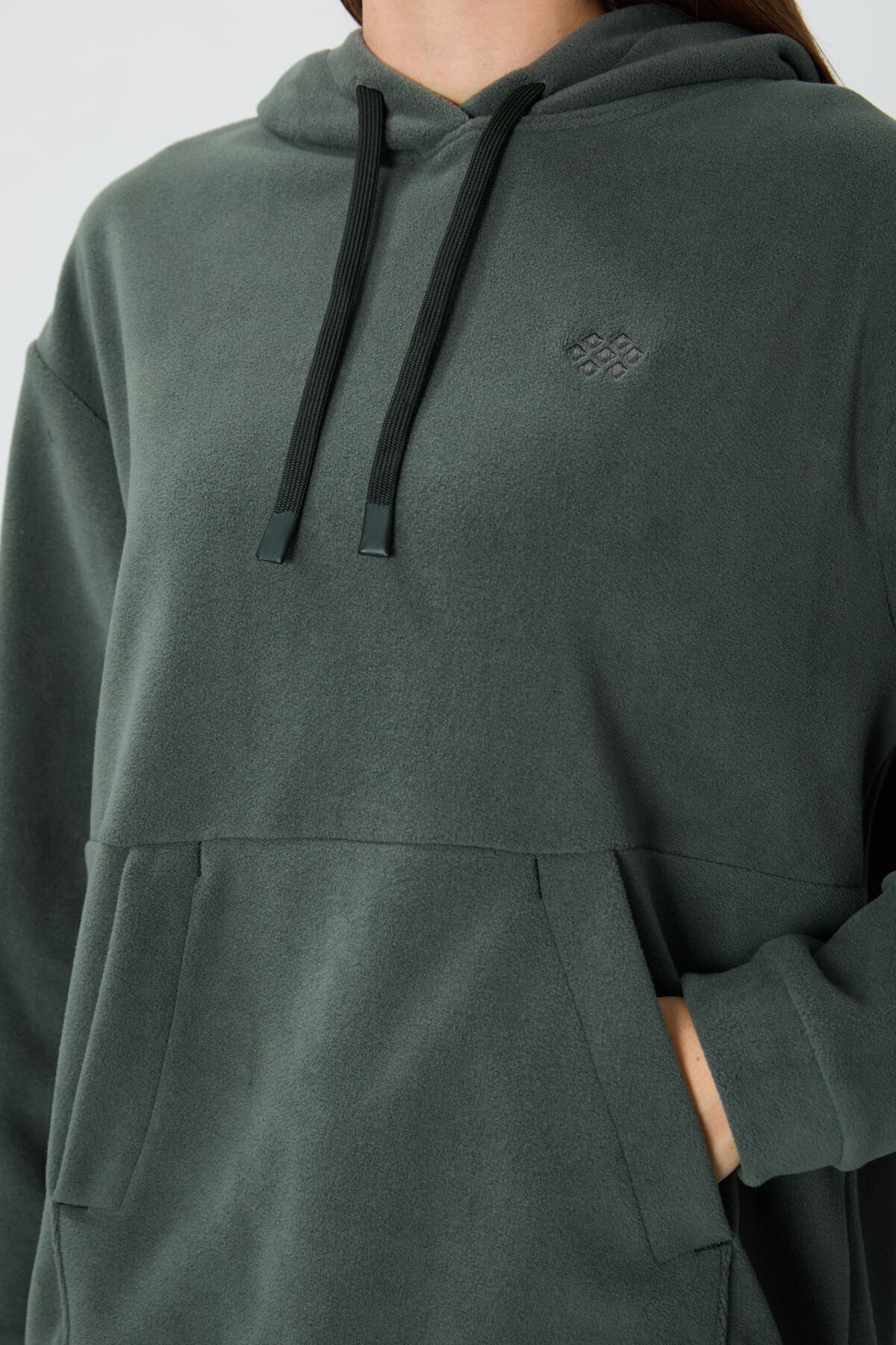 Image of Haki Kalın Yumuşak Dokulu Kapüşonlu Oversize Nakışlı Polar Kadın Sweatshirt - 97292