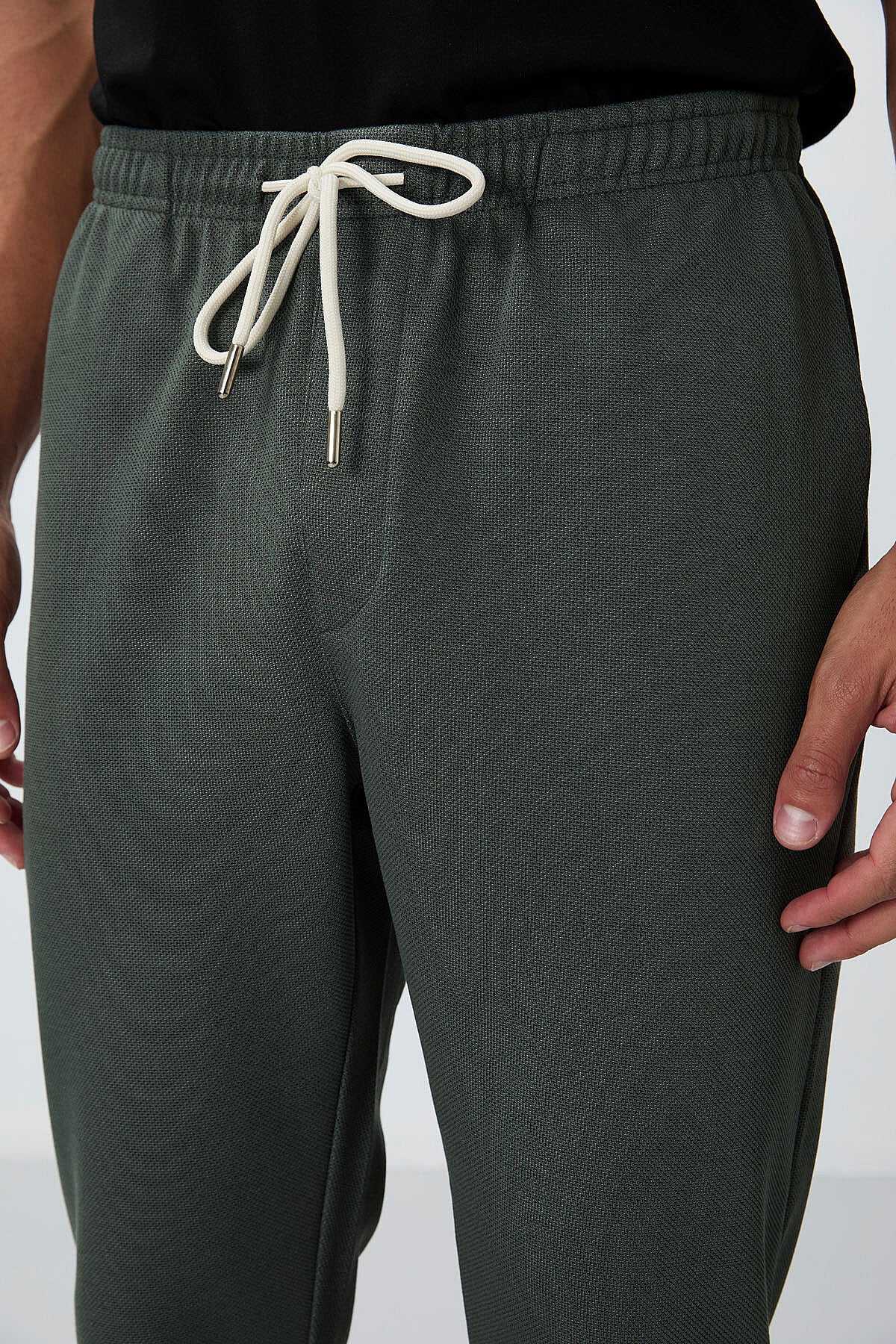 Image of Pantaloni de trening kaki texturați, croială standard, pentru bărbați - 82155