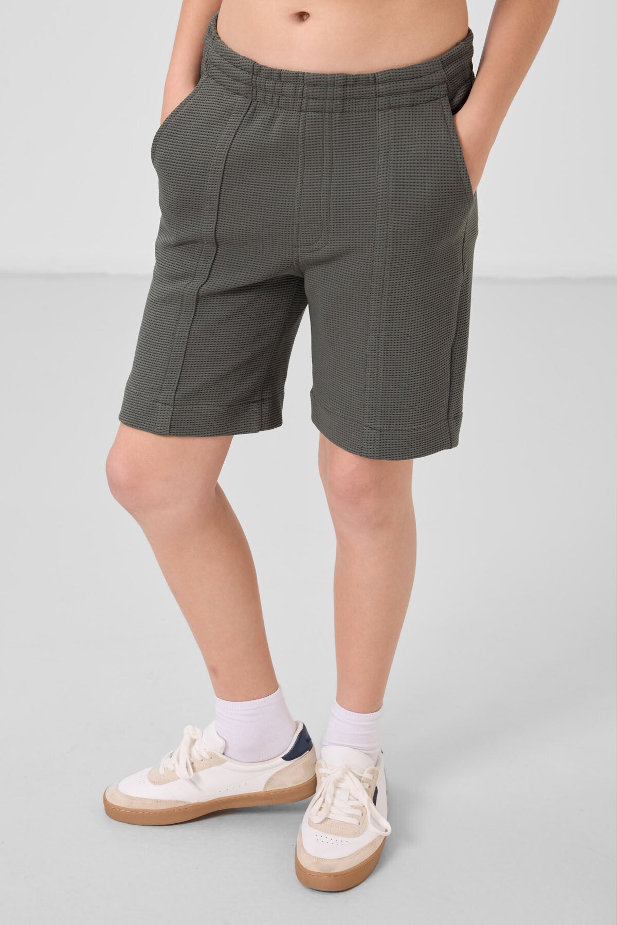 Image of Haki Pamuklu Yumuşak Dokulu Standart Fit Basic Erkek Çocuk Şort - 11289
