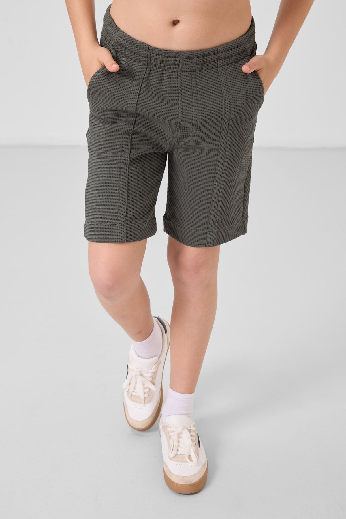 Image of Haki Pamuklu Yumuşak Dokulu Standart Fit Basic Erkek Çocuk Şort - 11289