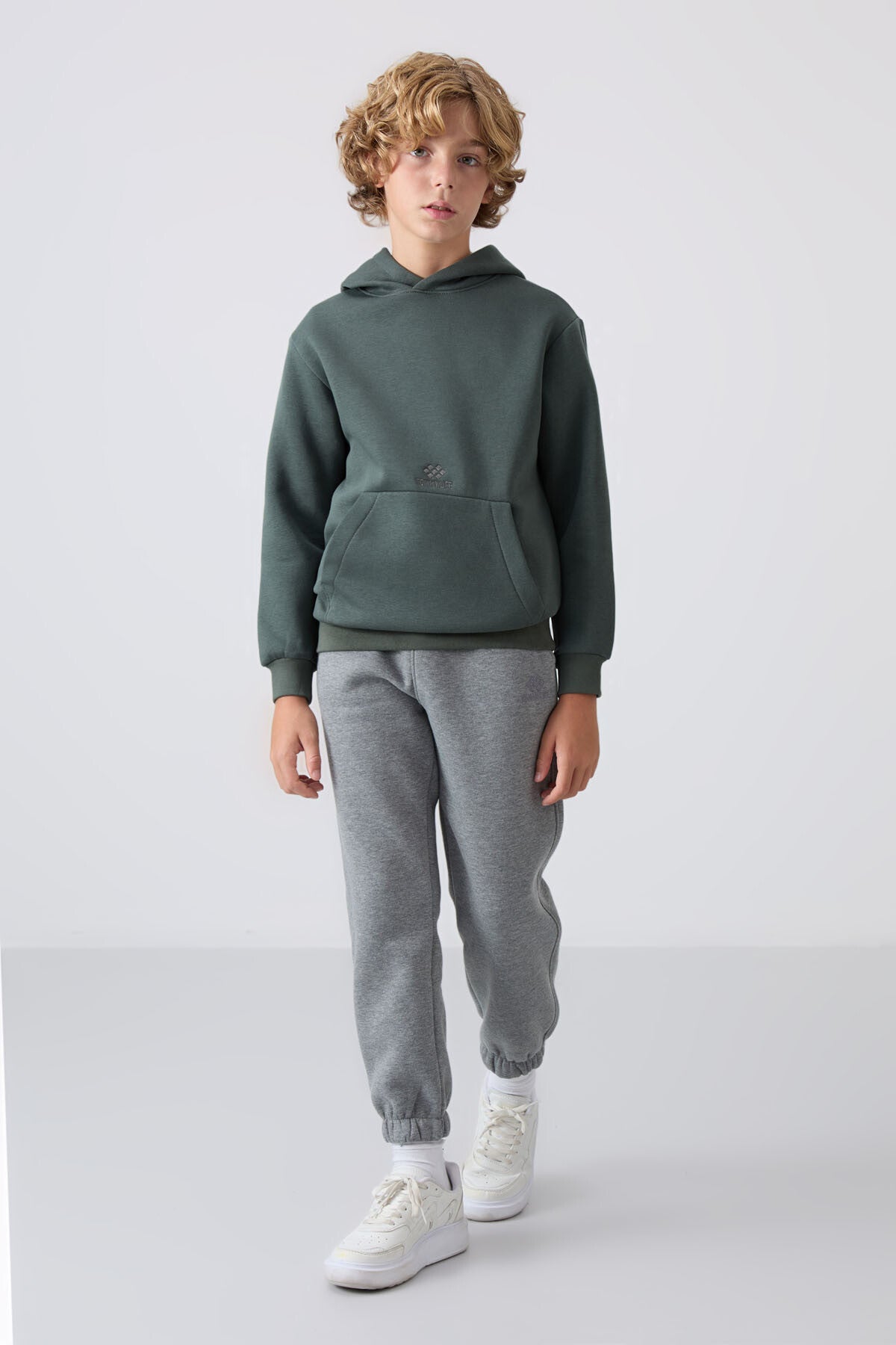 Image of Haki Pamuklu Kalın İçi Tüylü Yumuşak Dokulu Standart Fit Baskılı Erkek Çocuk Sweatshirt - 11215