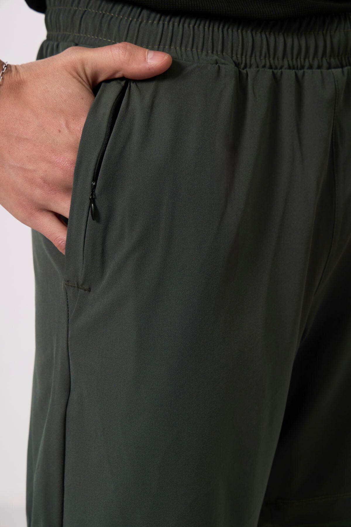 Image of Colanți scurți kaki subțiri și moi, croială standard pentru bărbați - 81287
