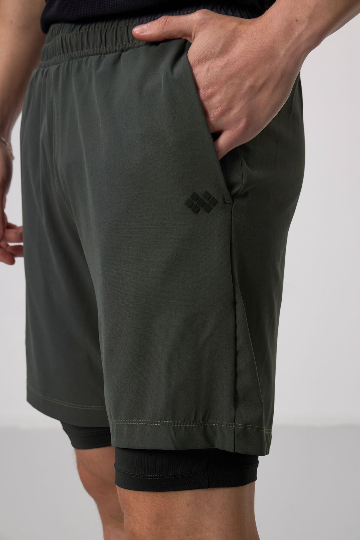 Image of Colanți scurți kaki subțiri și moi, croială standard pentru bărbați - 81287