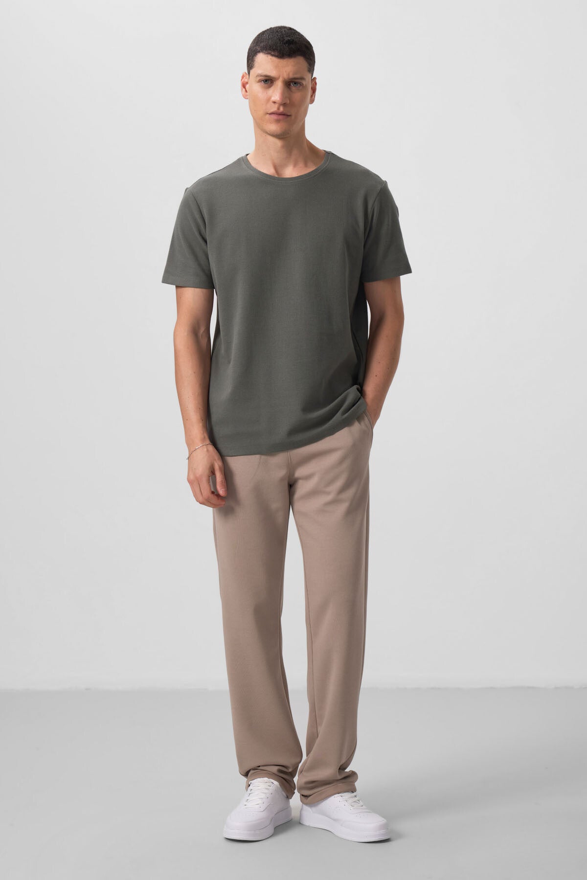 Image of Haki Yüzeyi Dokulu Rahat Form Basic Erkek T-Shirt - 88436