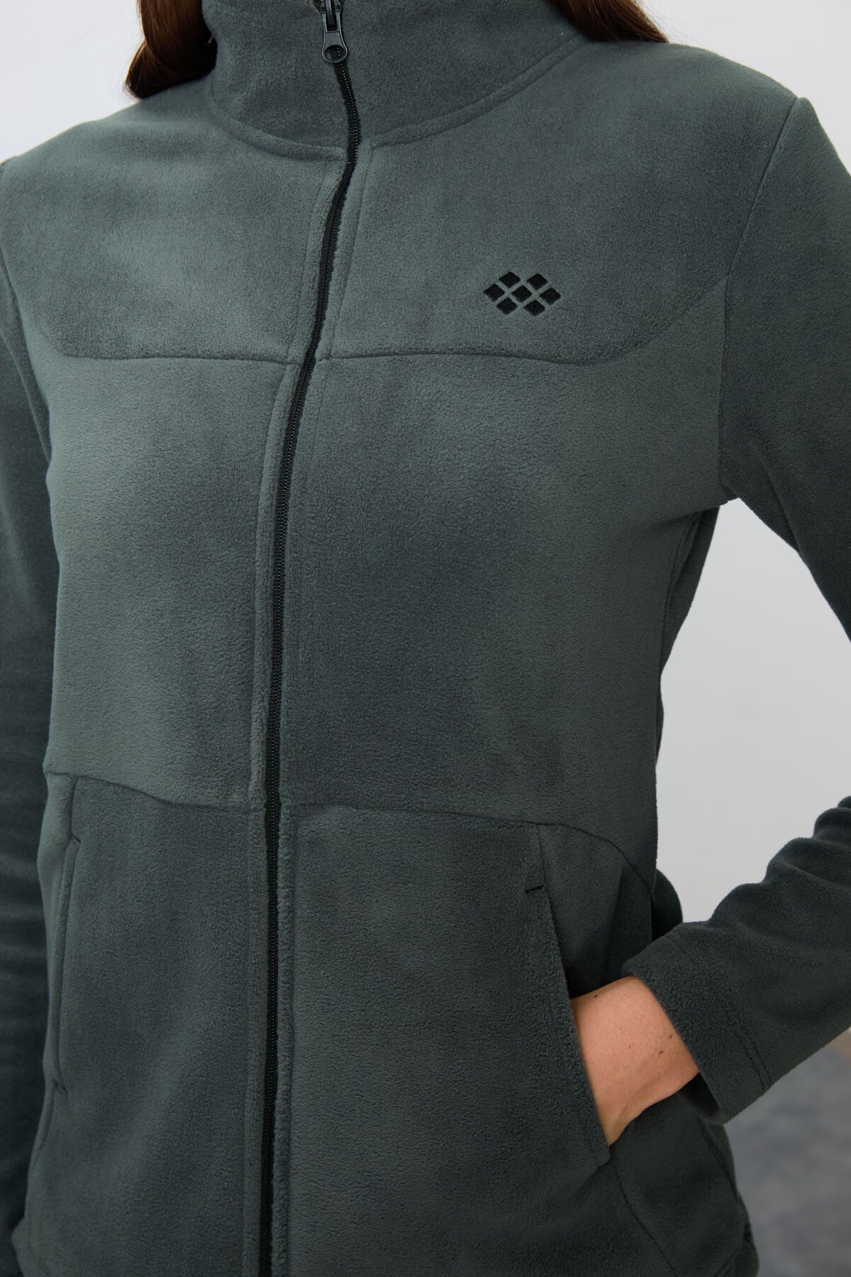 Image of Haki Kalın Yumuşak Dokulu Dik Yaka Oversize Nakışlı Polar Kadın Eşofman Takım -95339