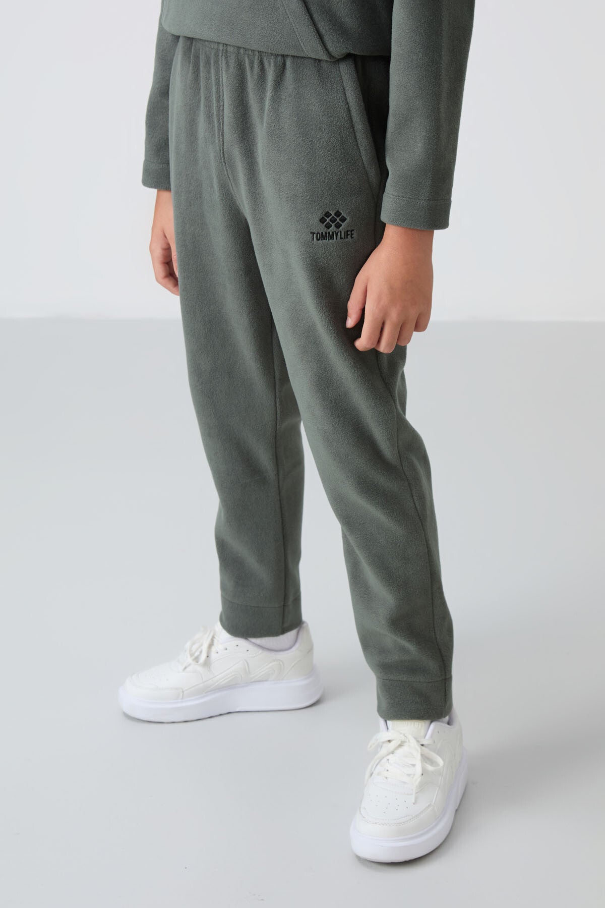 Image of Haki Kalın Yumuşak Dokulu Standart Fit Nakışlı Polar Erkek Çocuk Eşofman Takım - 11218